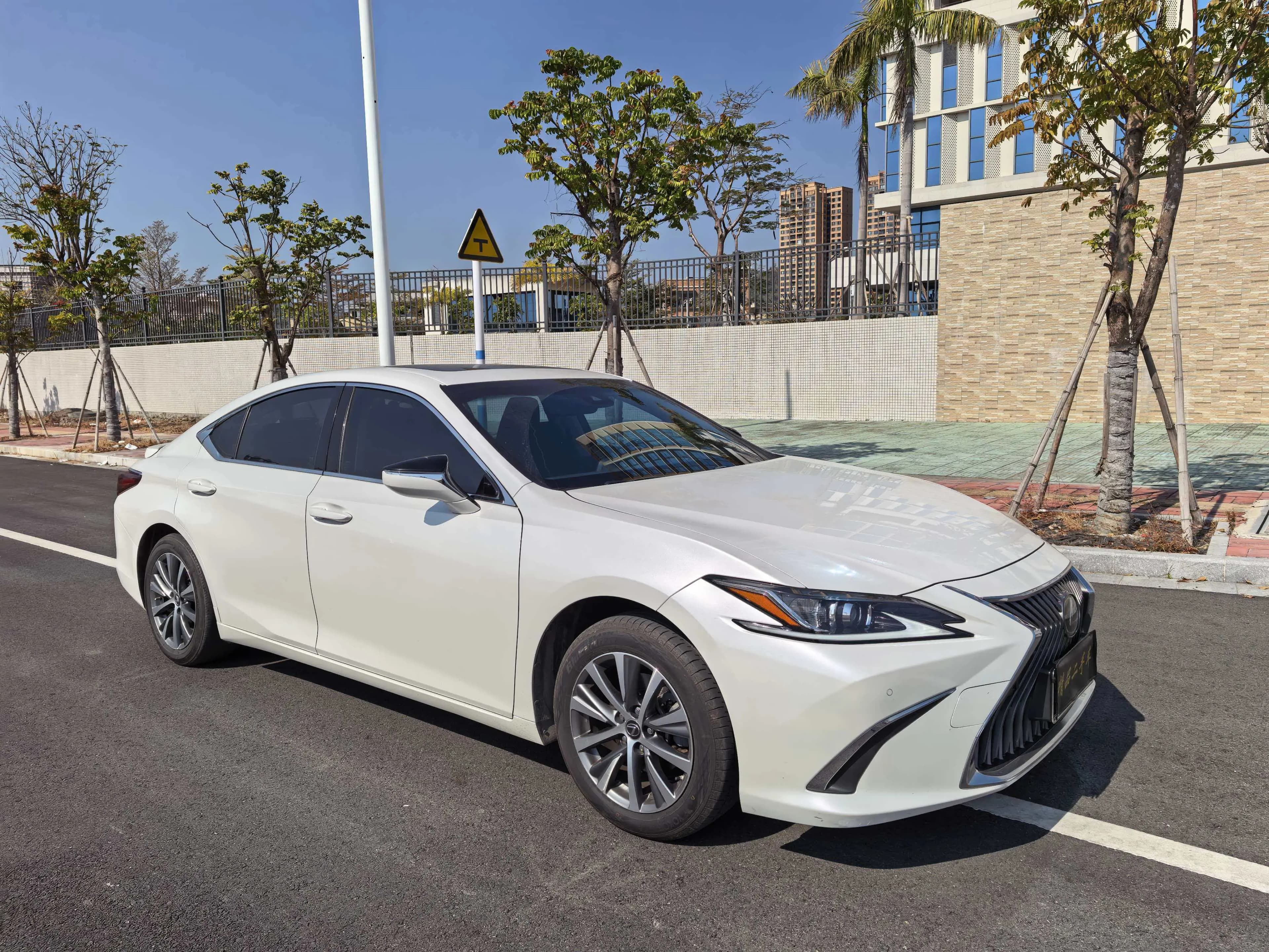 Lexus ES 2021 г. 78117 км. — фото 3