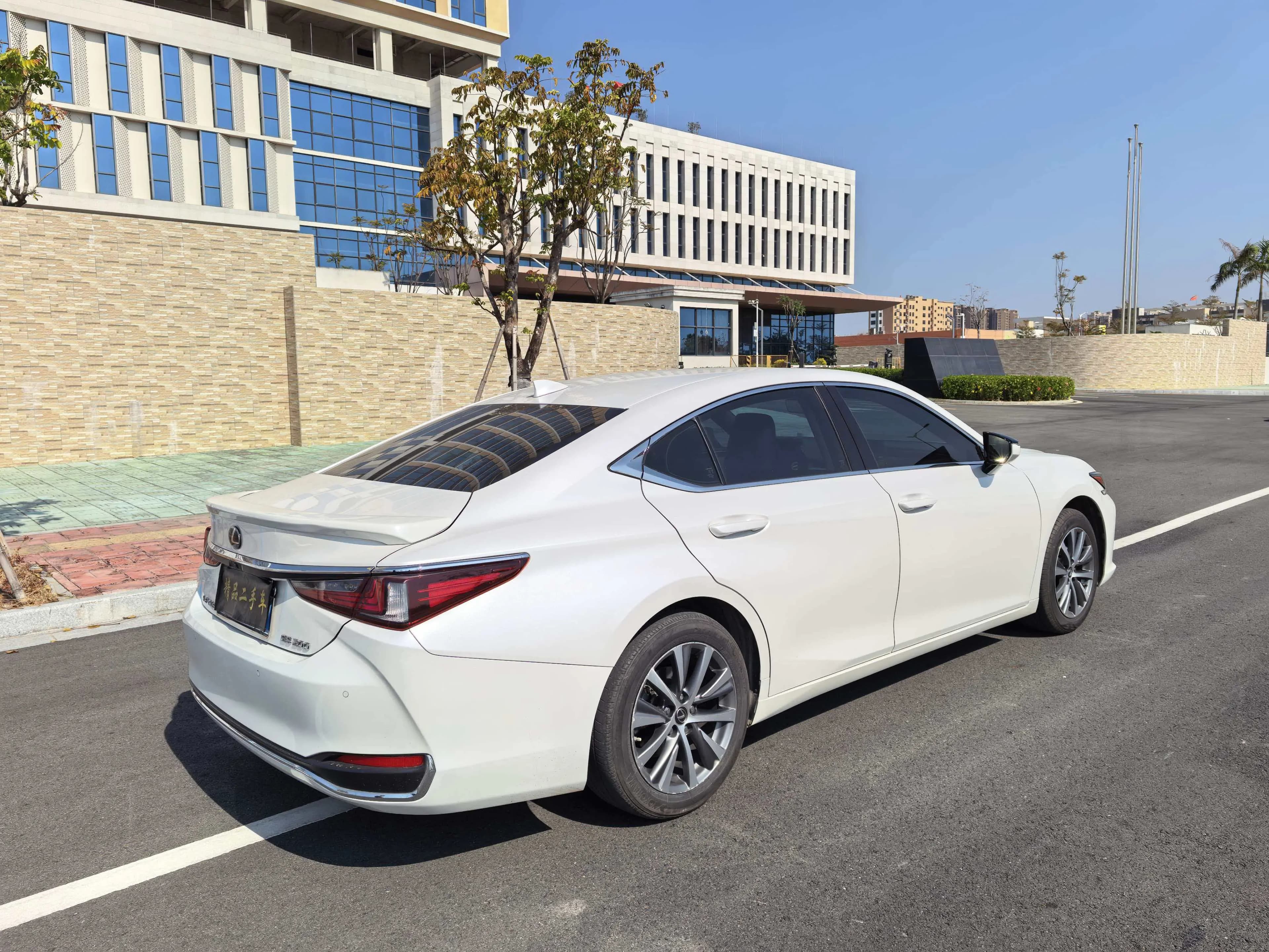 Lexus ES 2021 г. 78117 км. — фото 6