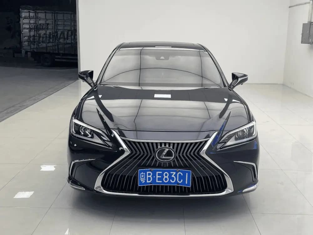 Lexus ES 2021 г. 24518 км. — фото 2