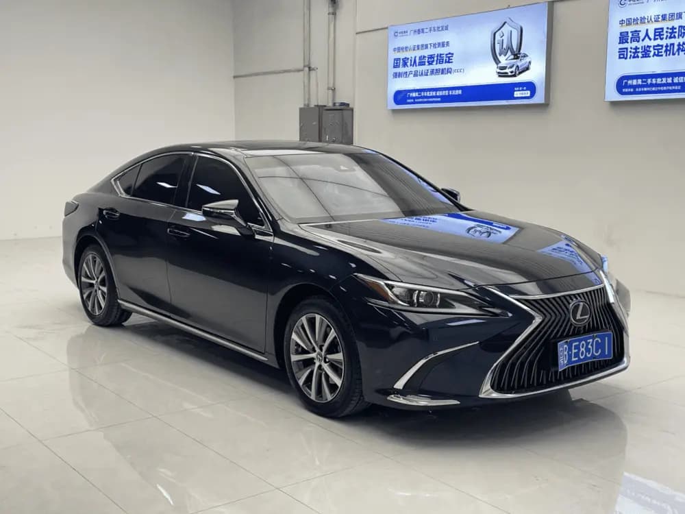 Lexus ES 2021 г. 24518 км. — фото 3