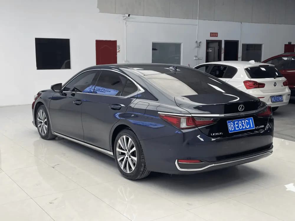 Lexus ES 2021 г. 24518 км. — фото 4
