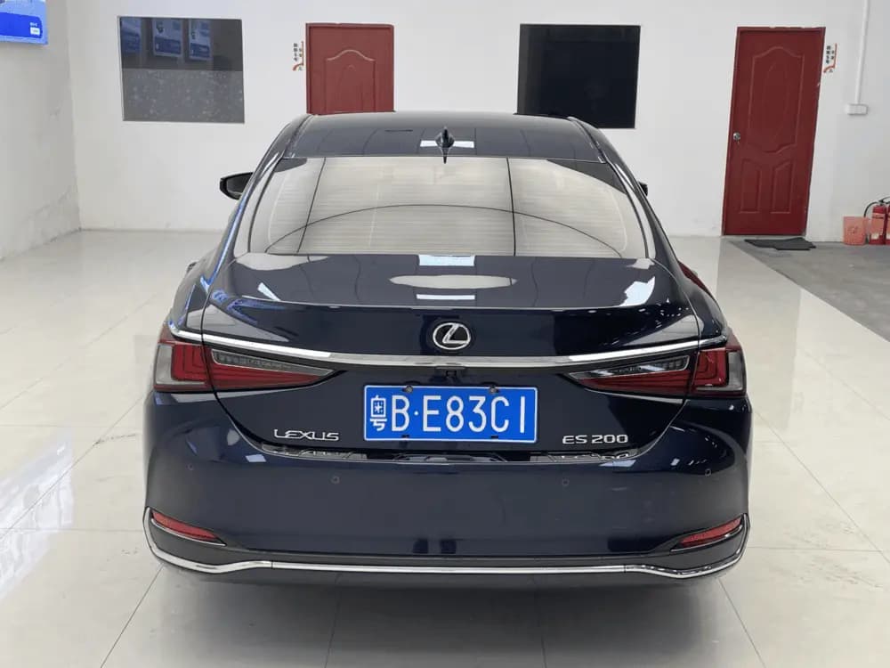 Lexus ES 2021 г. 24518 км. — фото 5