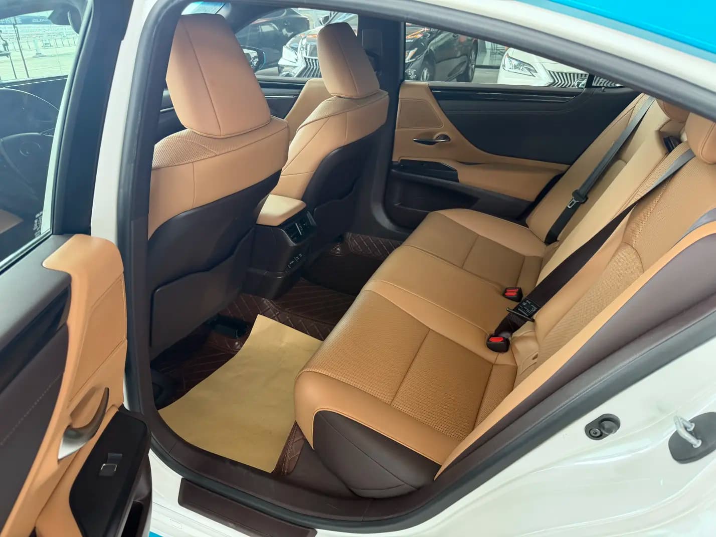 Lexus ES 2021 г. 45119 км. — фото 9