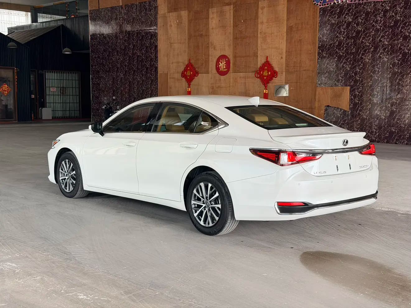 Lexus ES 2023 г. 25120 км. — фото 4