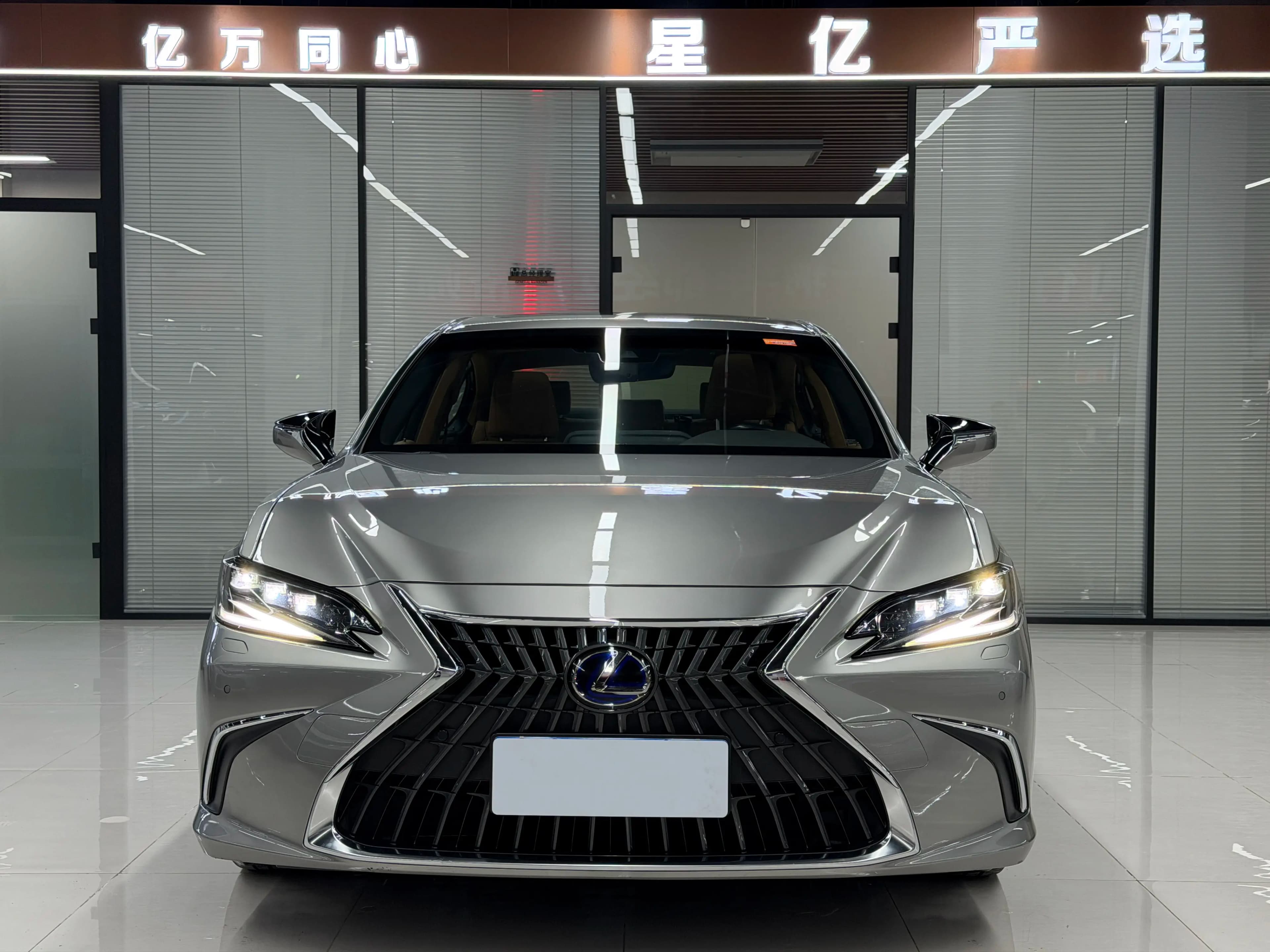 Lexus ES 2022 г. 74121 км. — фото 2