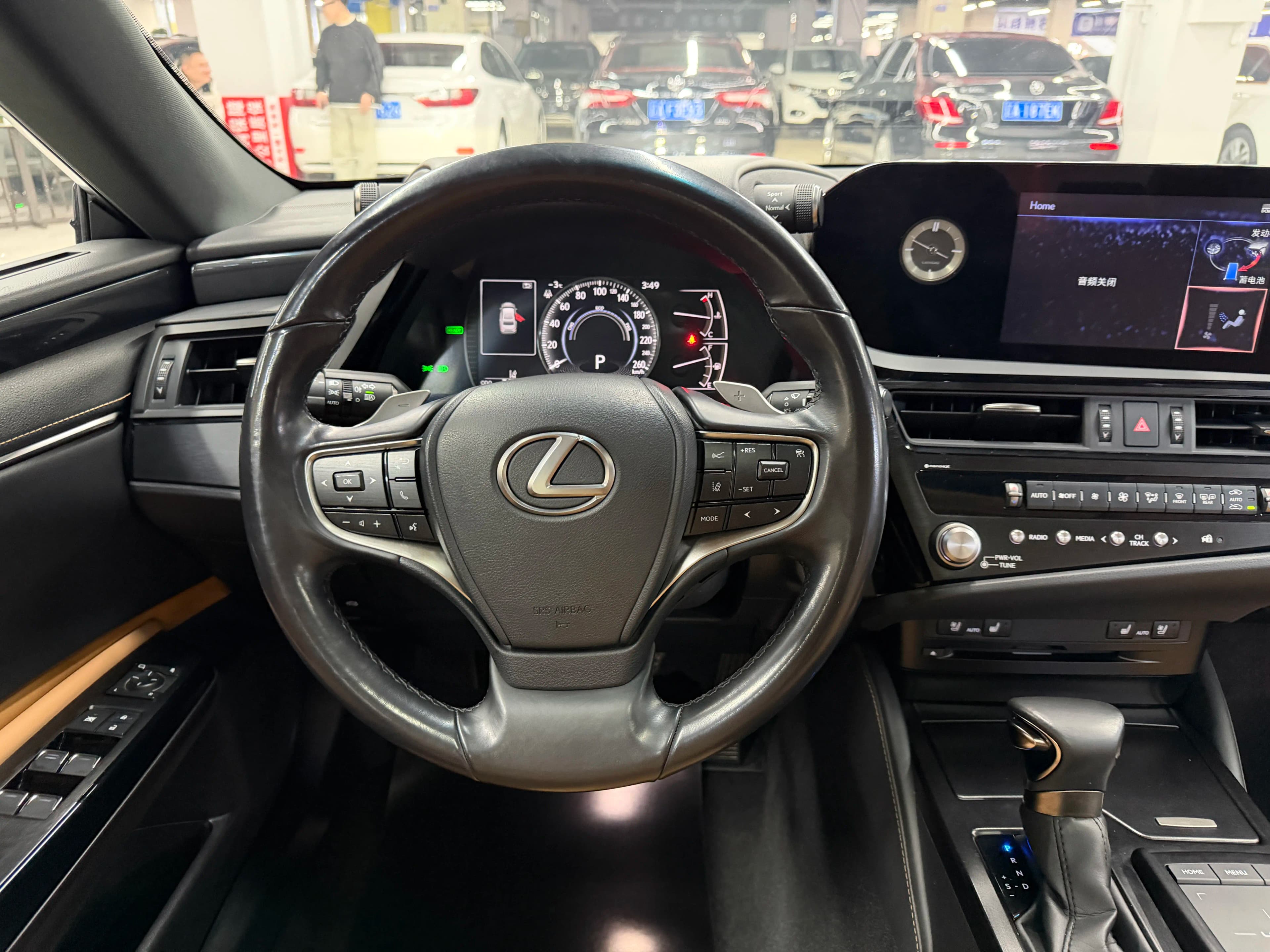 Lexus ES 2022 г. 74121 км. — фото 12