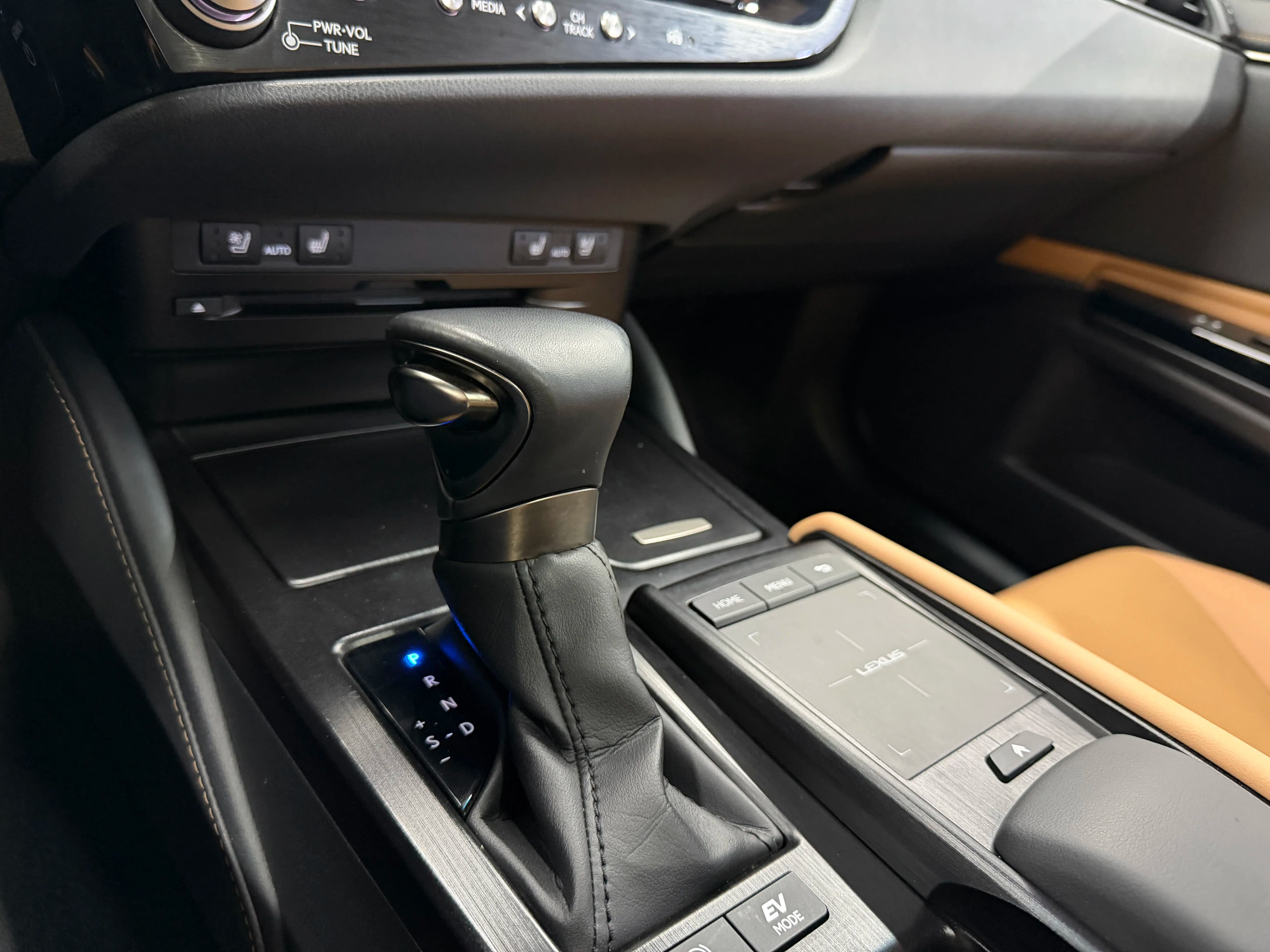 Lexus ES 2022 г. 74121 км. — фото 13