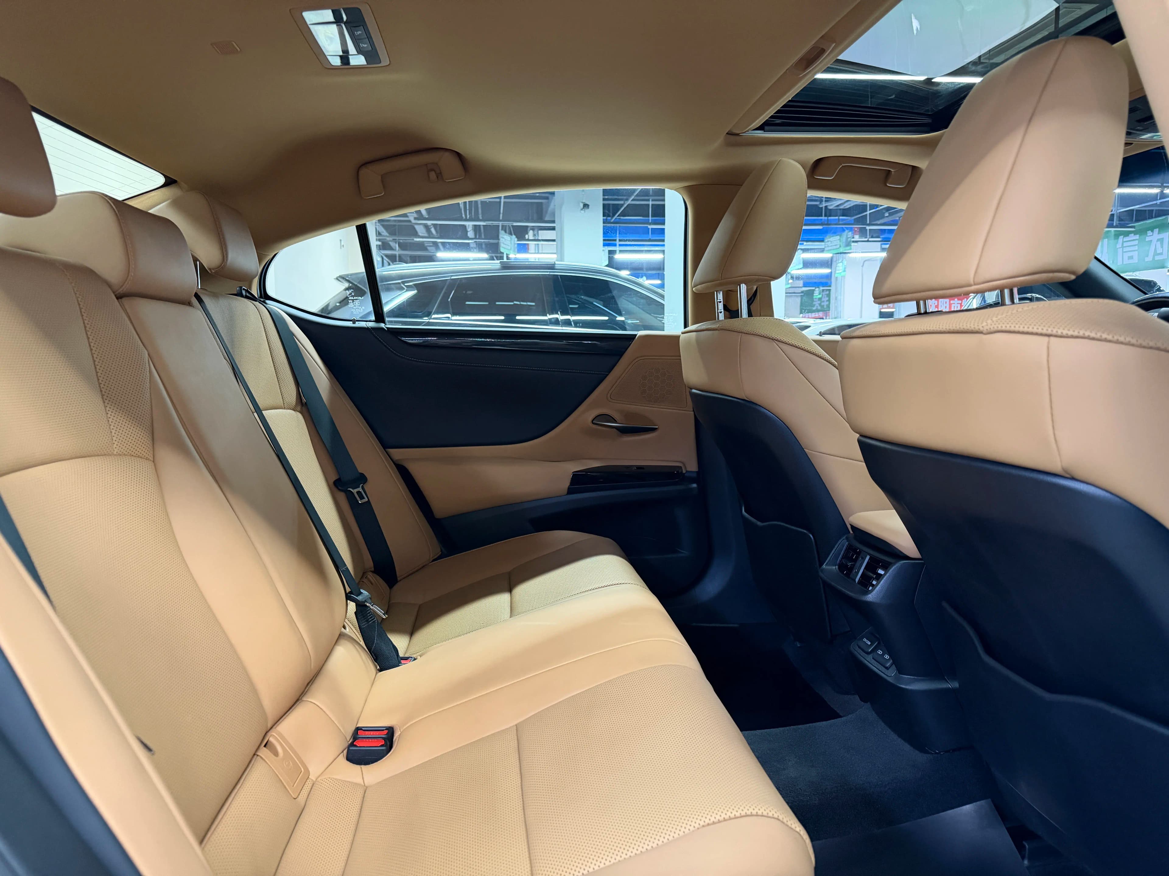 Lexus ES 2022 г. 74121 км. — фото 16