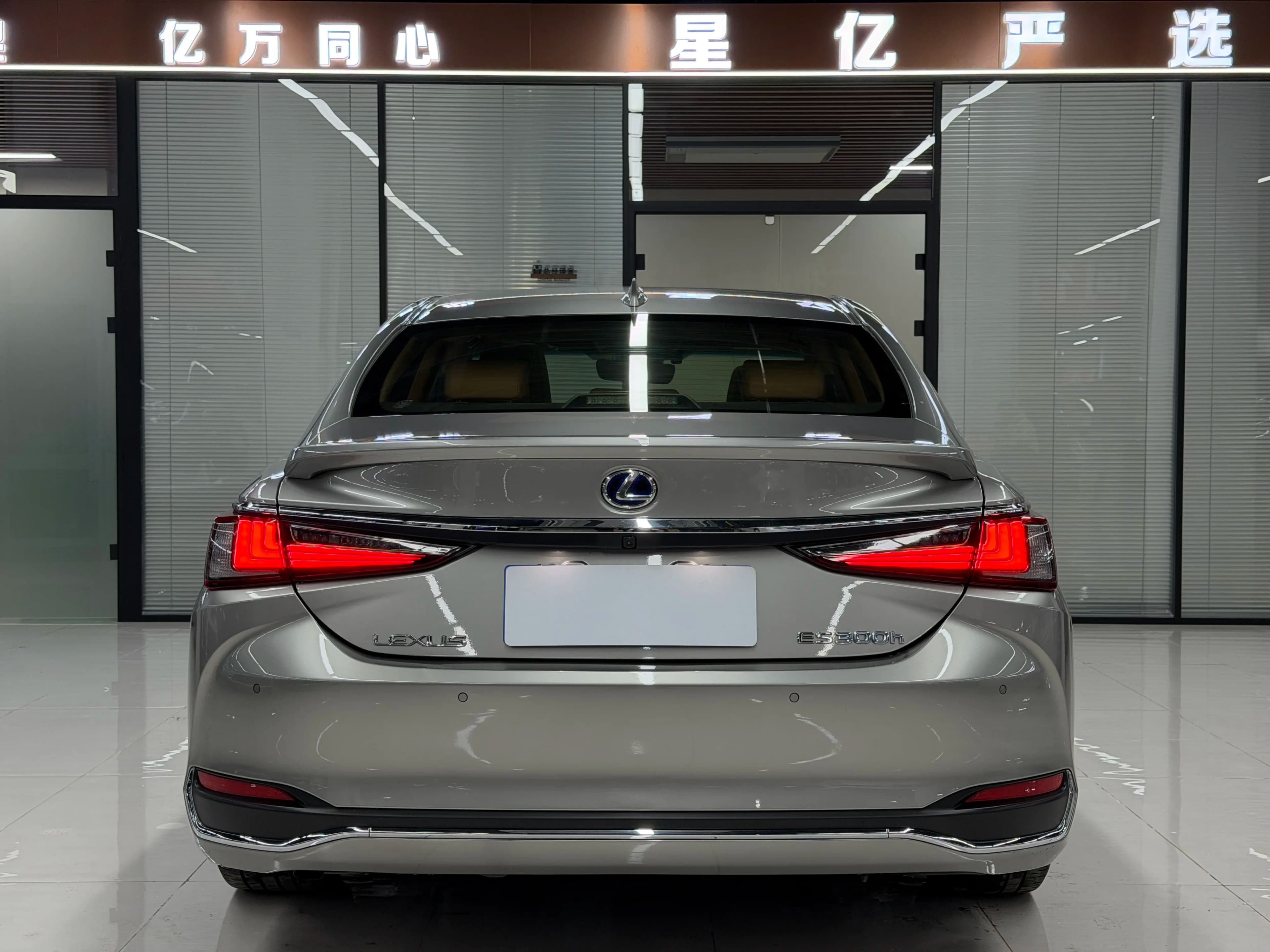 Lexus ES 2022 г. 74121 км. — фото 5
