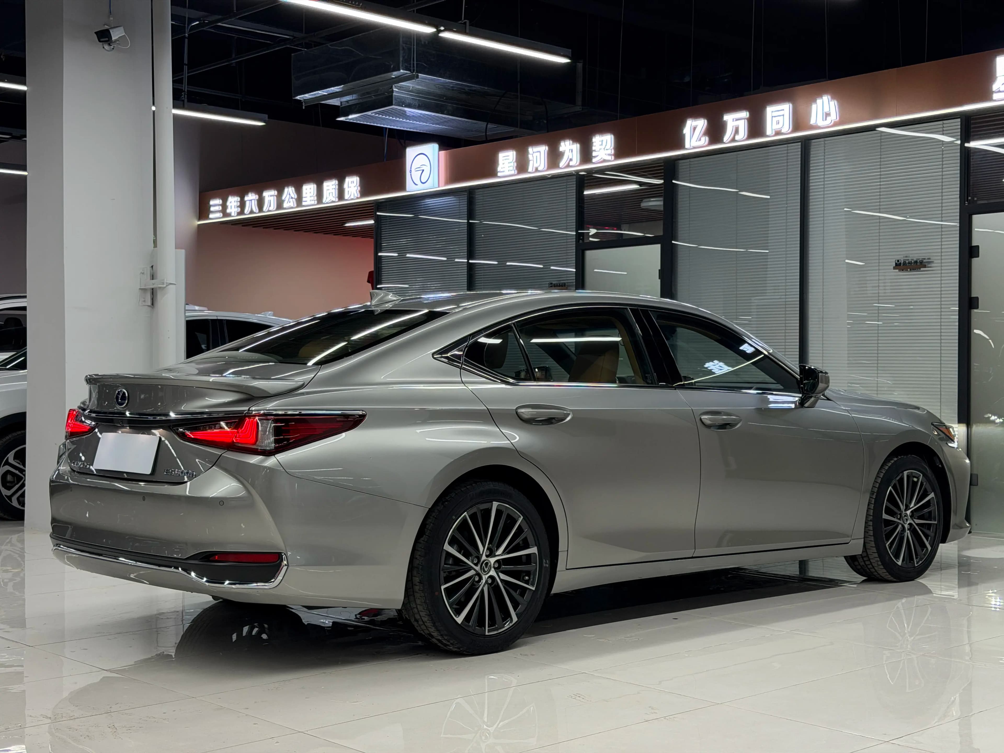 Lexus ES 2022 г. 74121 км. — фото 6
