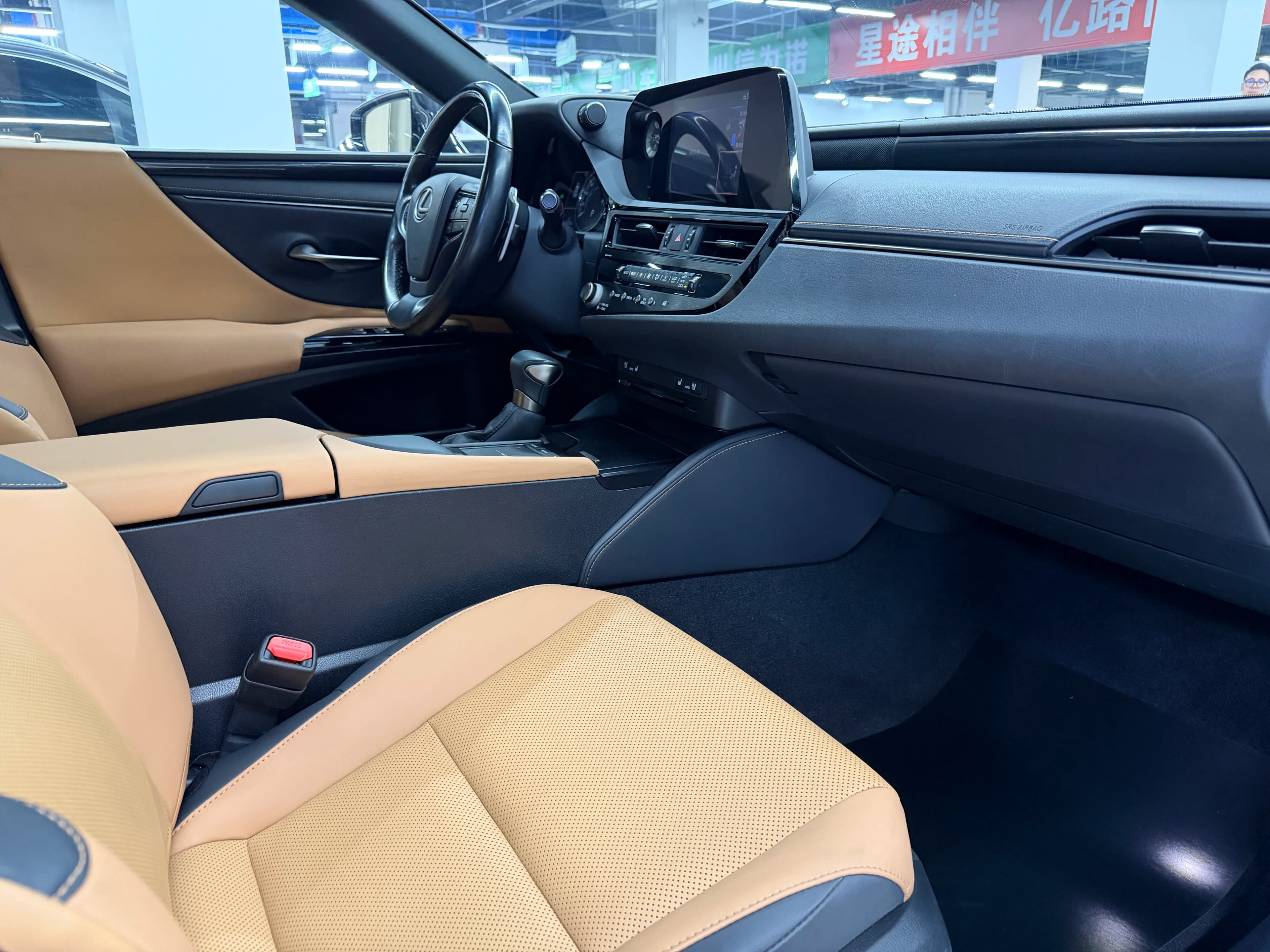 Lexus ES 2022 г. 74121 км. — фото 7