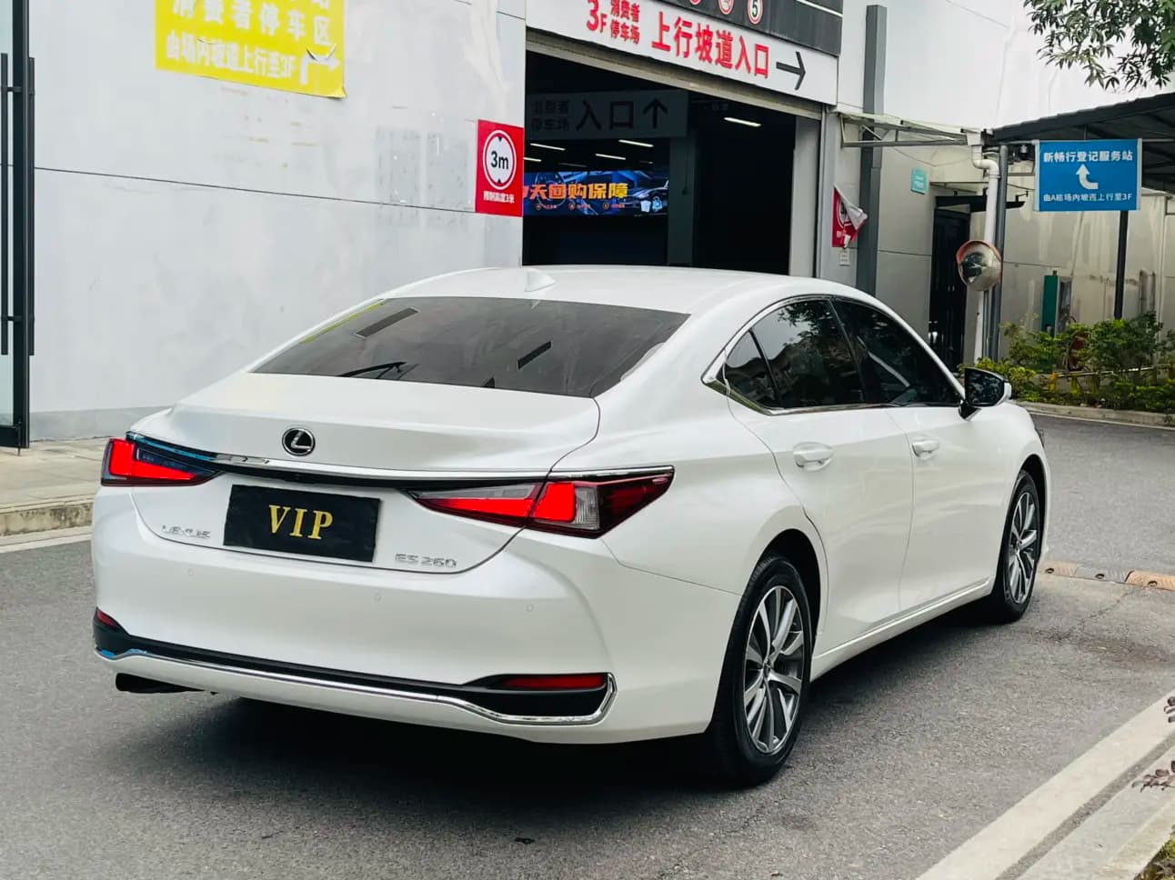 Lexus ES 2021 г. 99122 км. — фото 7