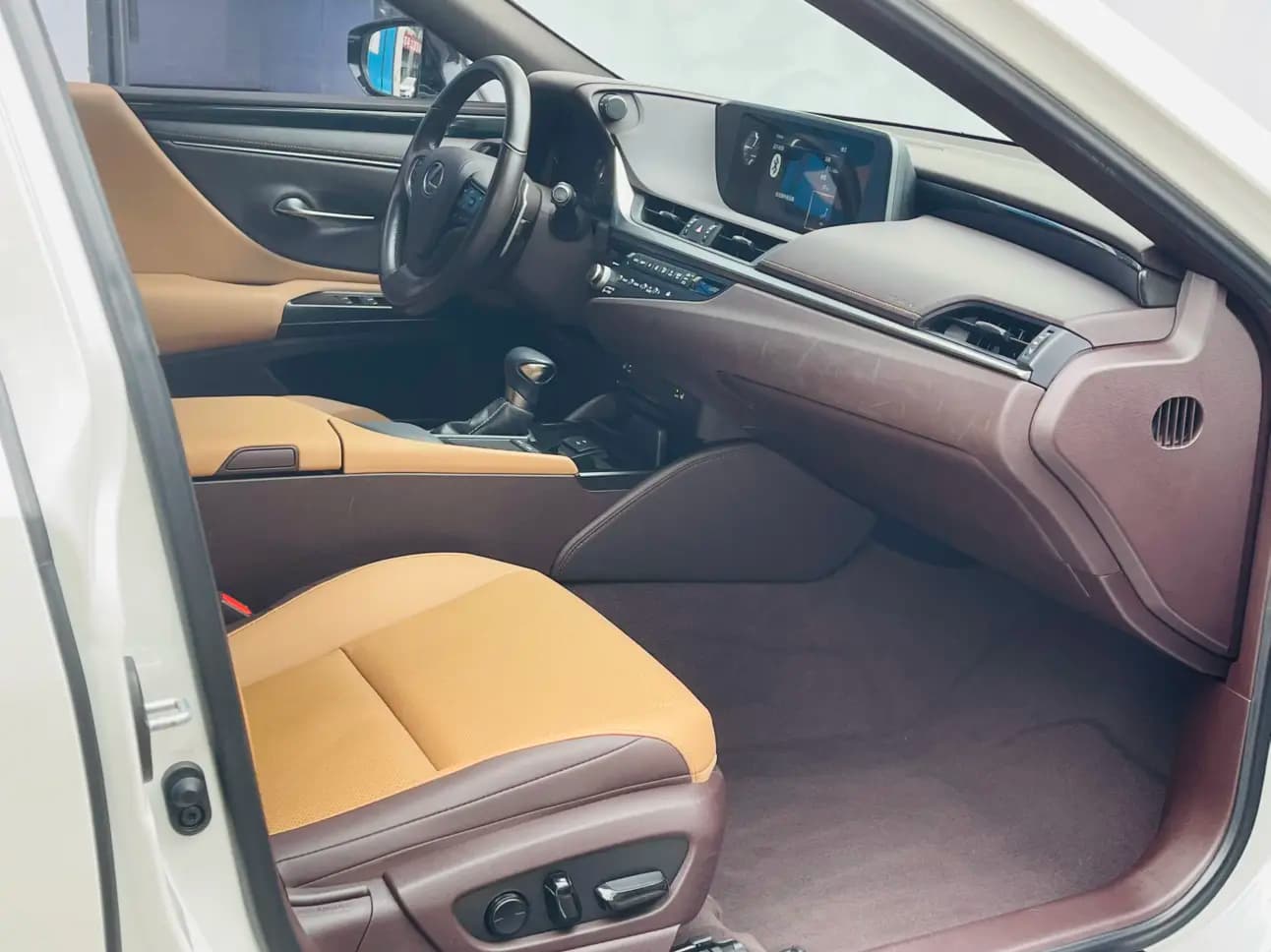 Lexus ES 2021 г. 99122 км. — фото 10