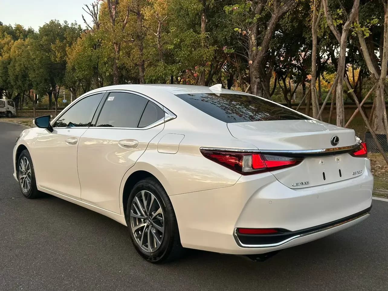 Lexus ES 2024 г. 14123 км. — фото 4