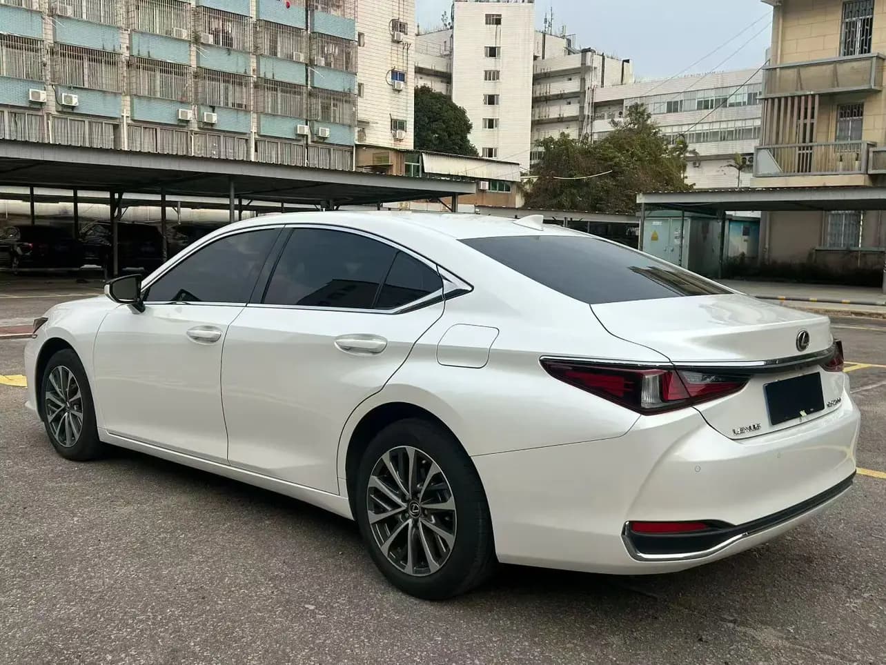 Lexus ES 2024 г. 15124 км. — фото 4