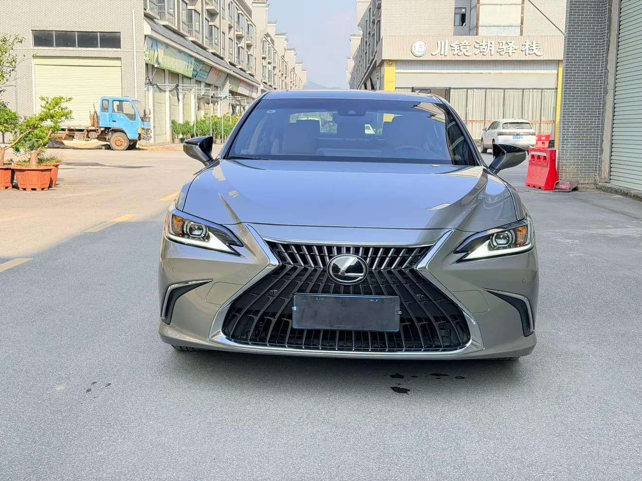 Lexus ES 2024 г. 24125 км. — фото 2