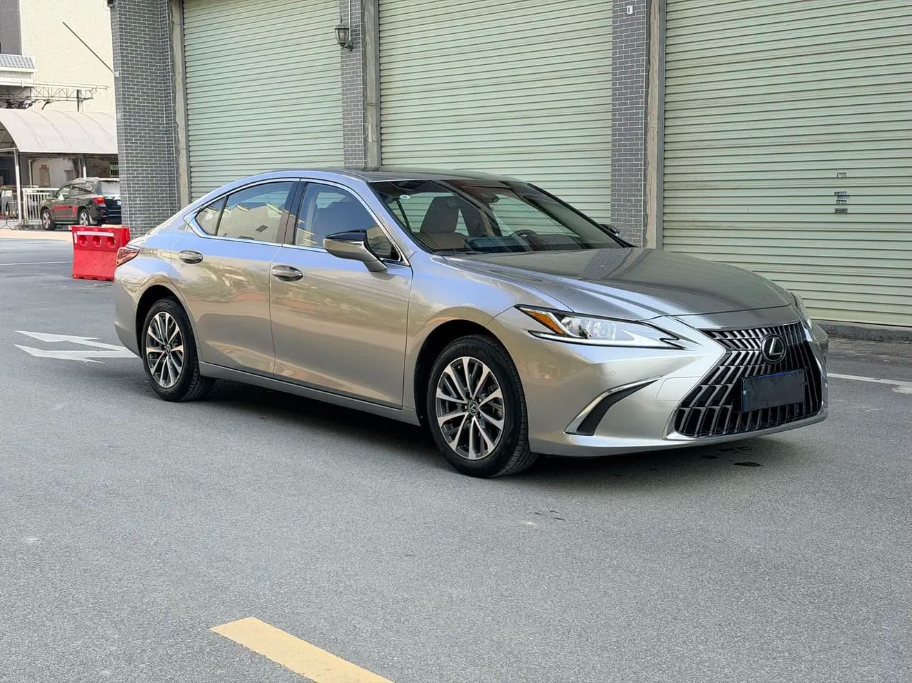 Lexus ES 2024 г. 24125 км. — фото 3