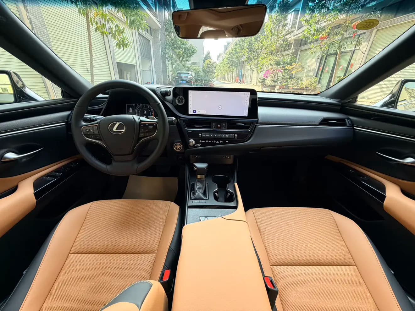 Lexus ES 2024 г. 24125 км. — фото 8
