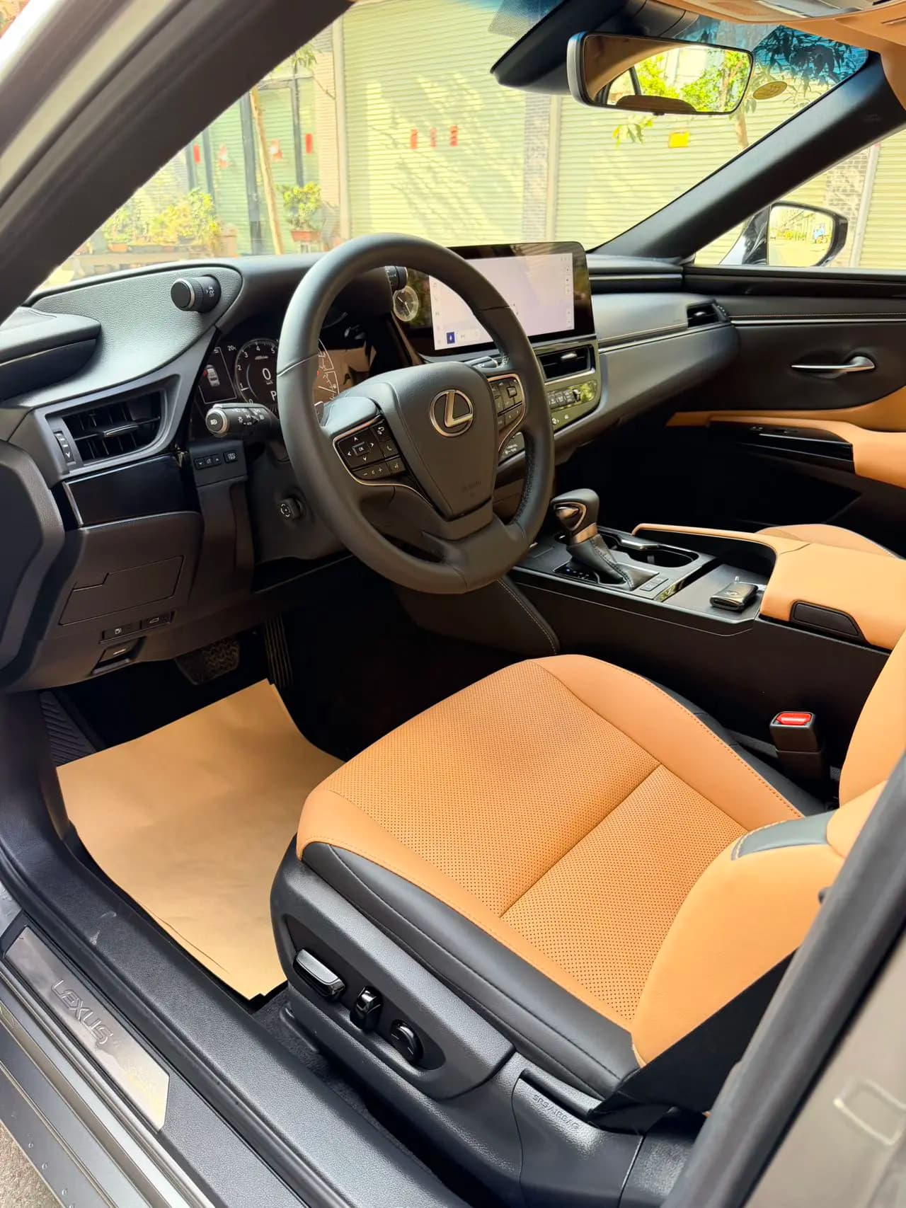 Lexus ES 2024 г. 24125 км. — фото 9