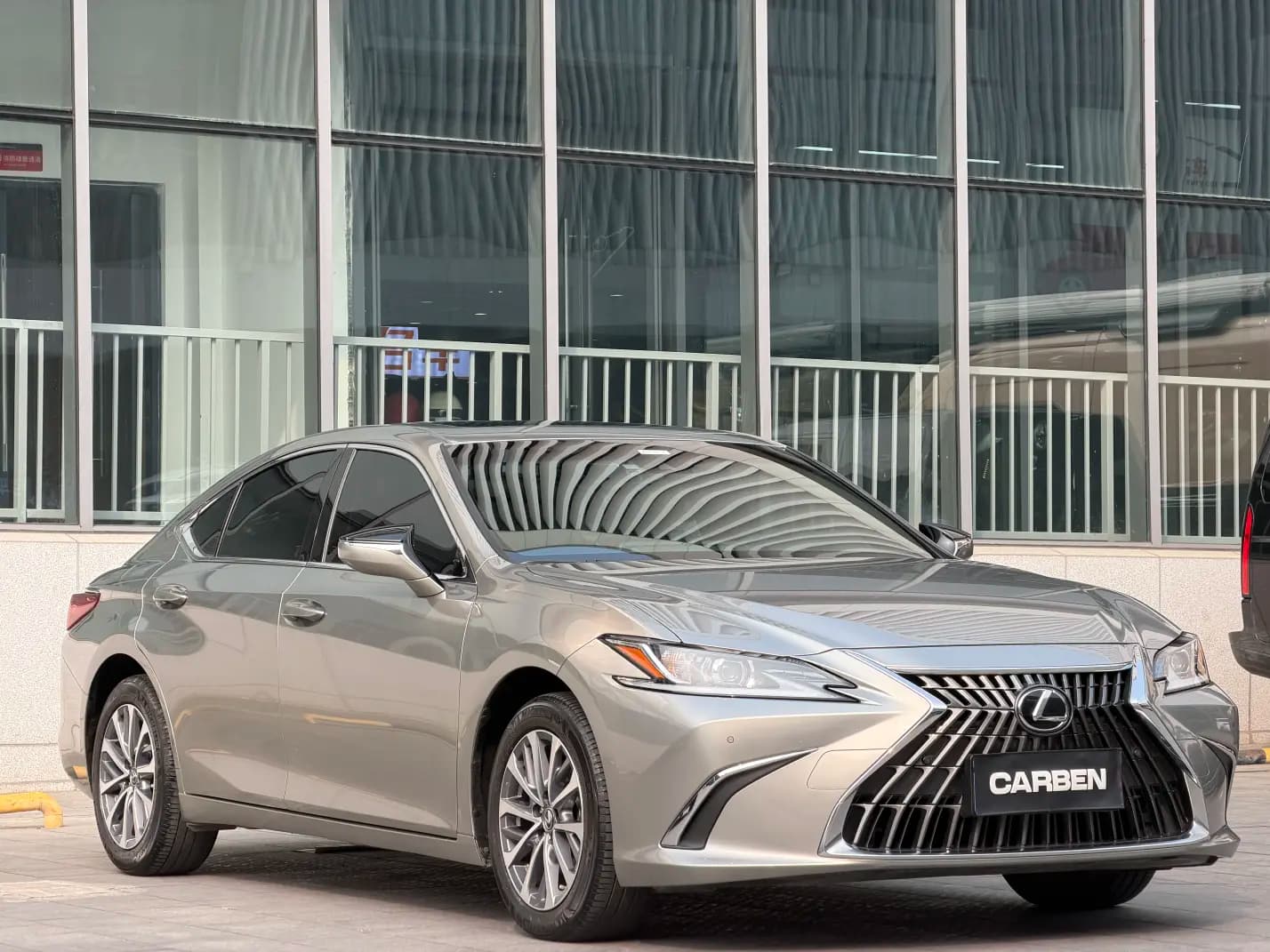 Lexus ES 2024 г. 70127 км. — фото 3