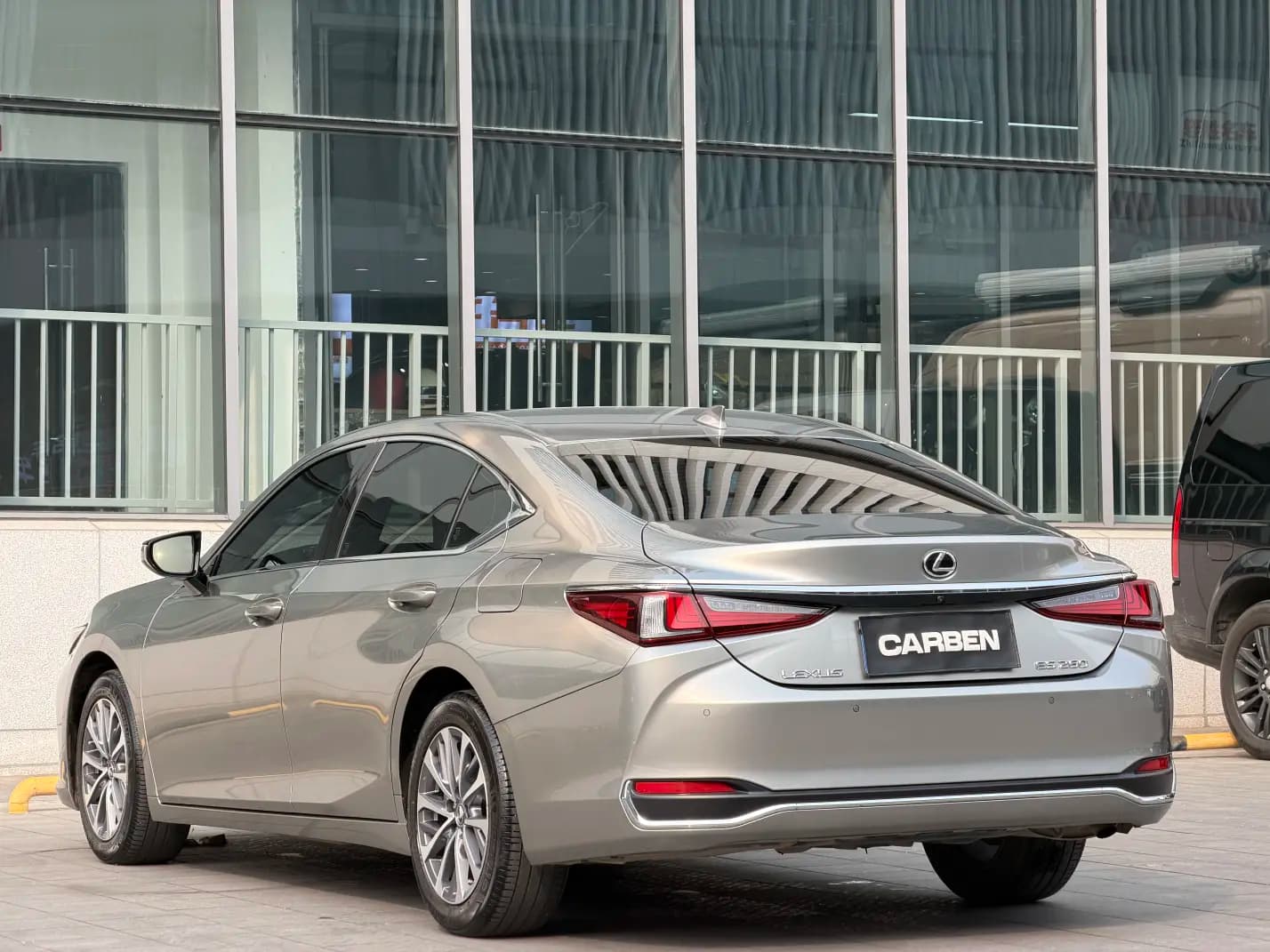 Lexus ES 2024 г. 70127 км. — фото 4