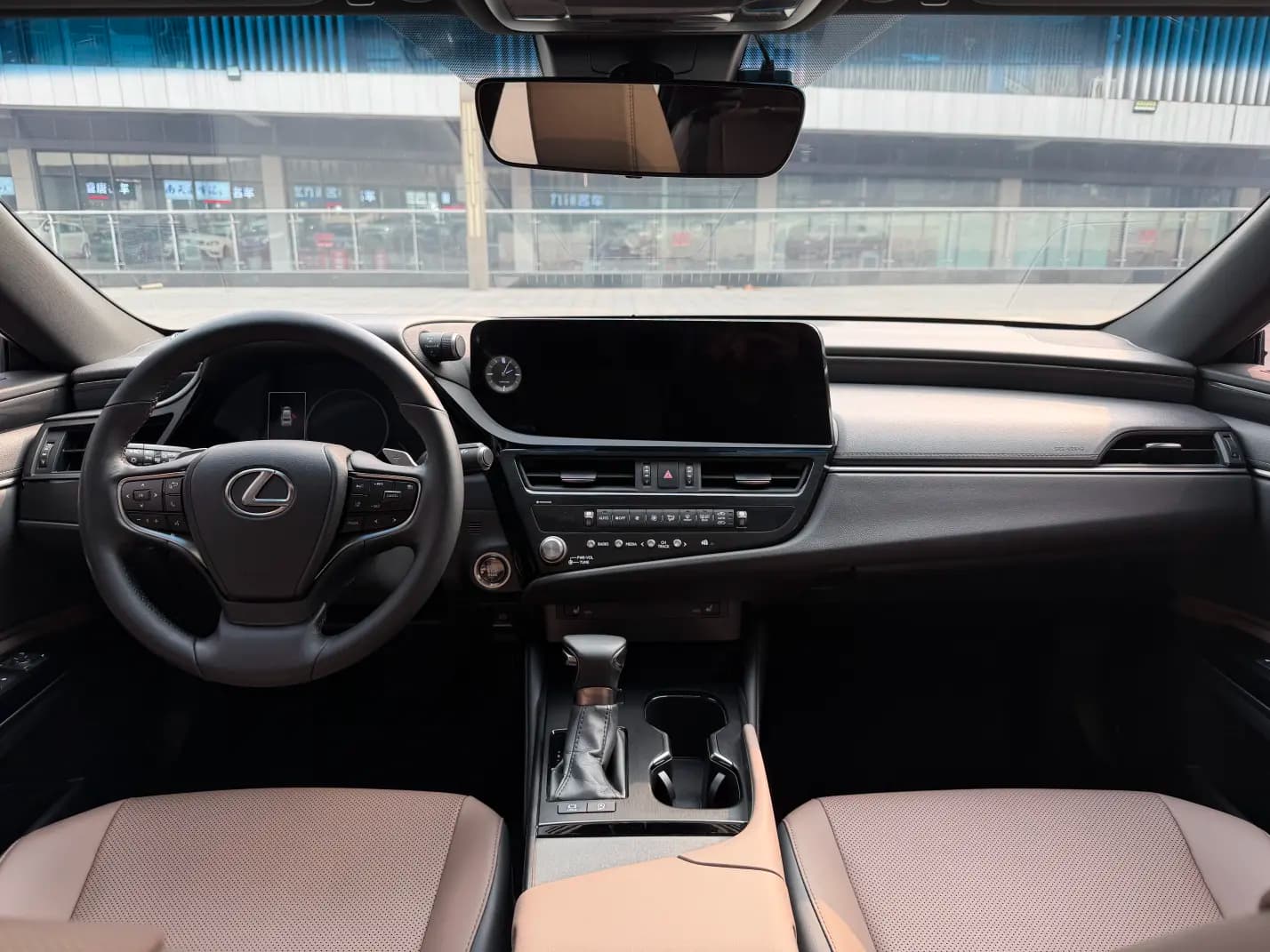 Lexus ES 2024 г. 70127 км. — фото 7