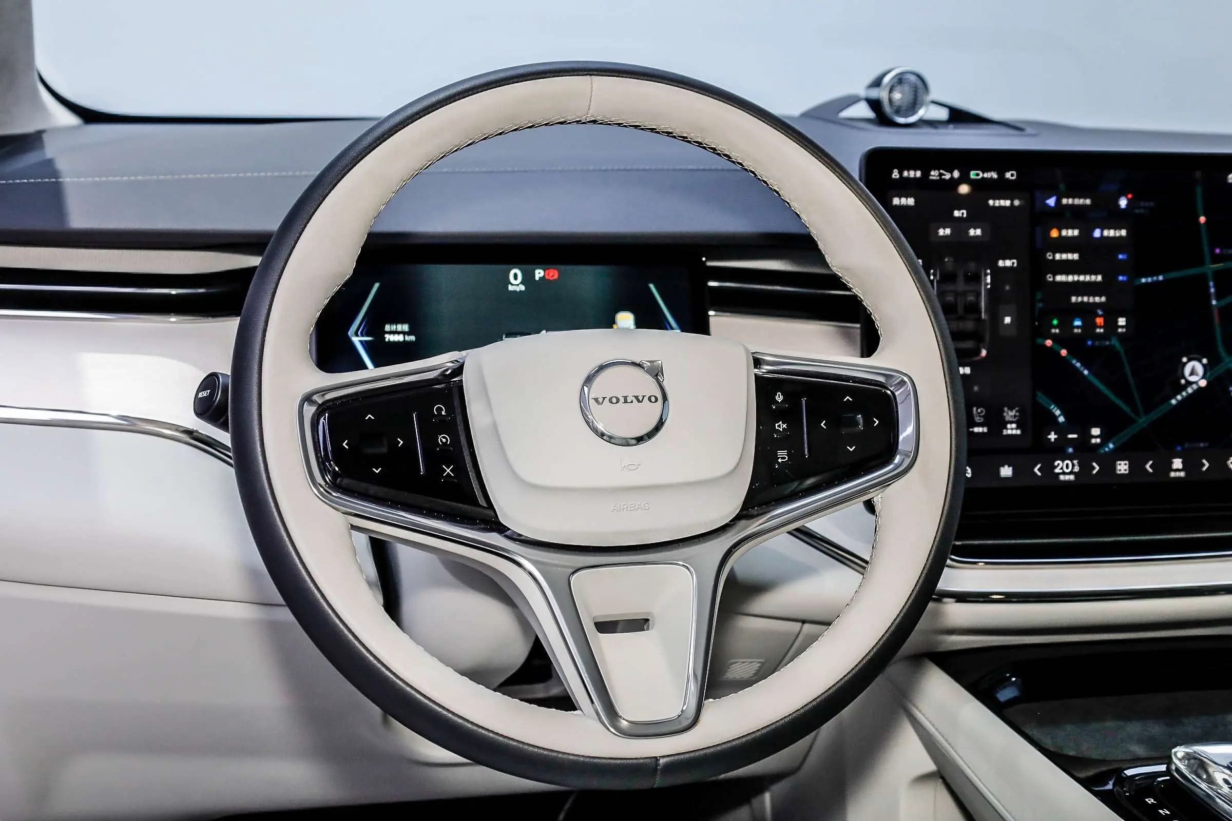 Volvo EM90 2024 г. 7759 км. — фото 25