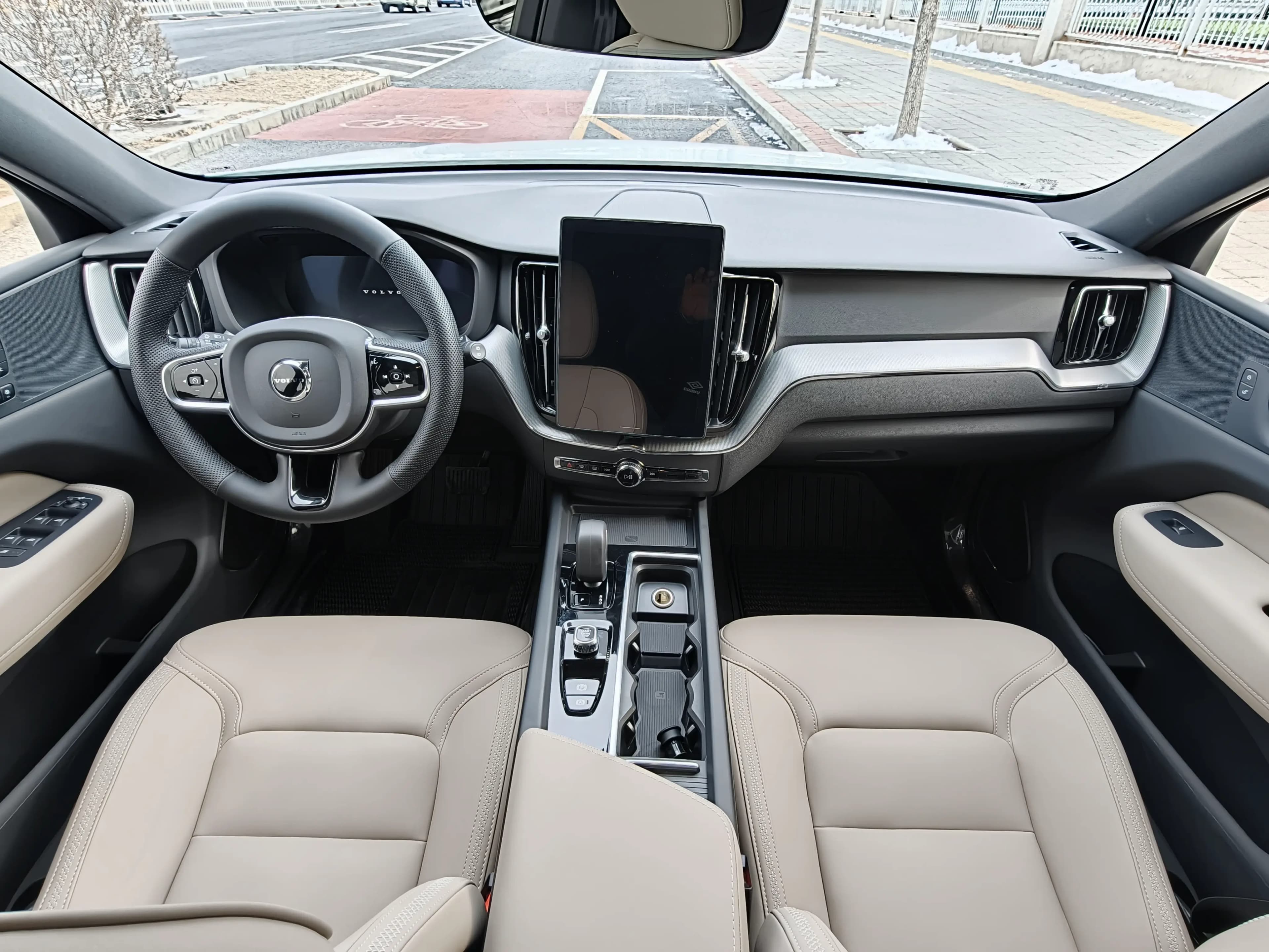 Volvo XC60 2025 г. 1406 км. — фото 15