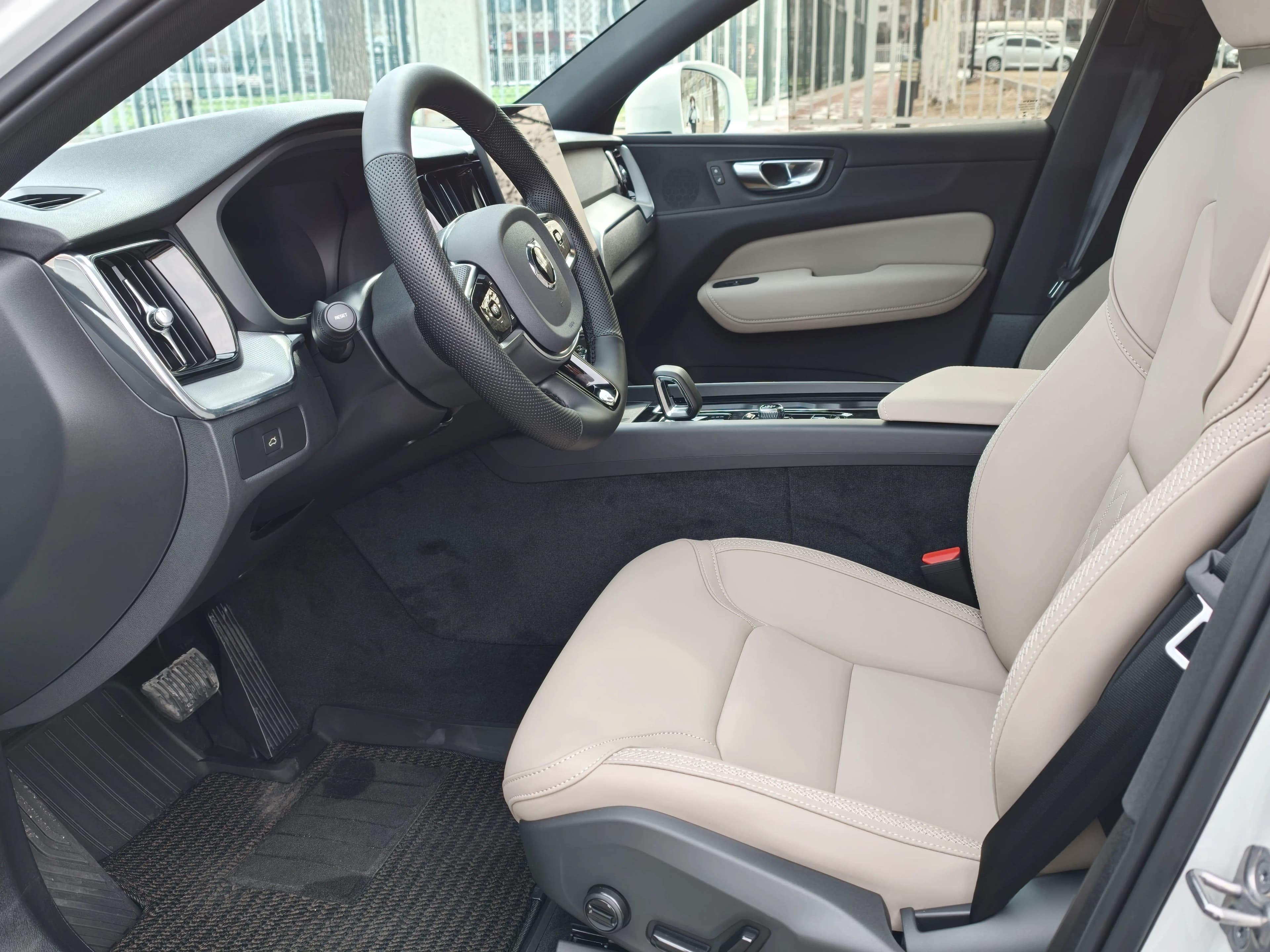 Volvo XC60 2025 г. 1406 км. — фото 18