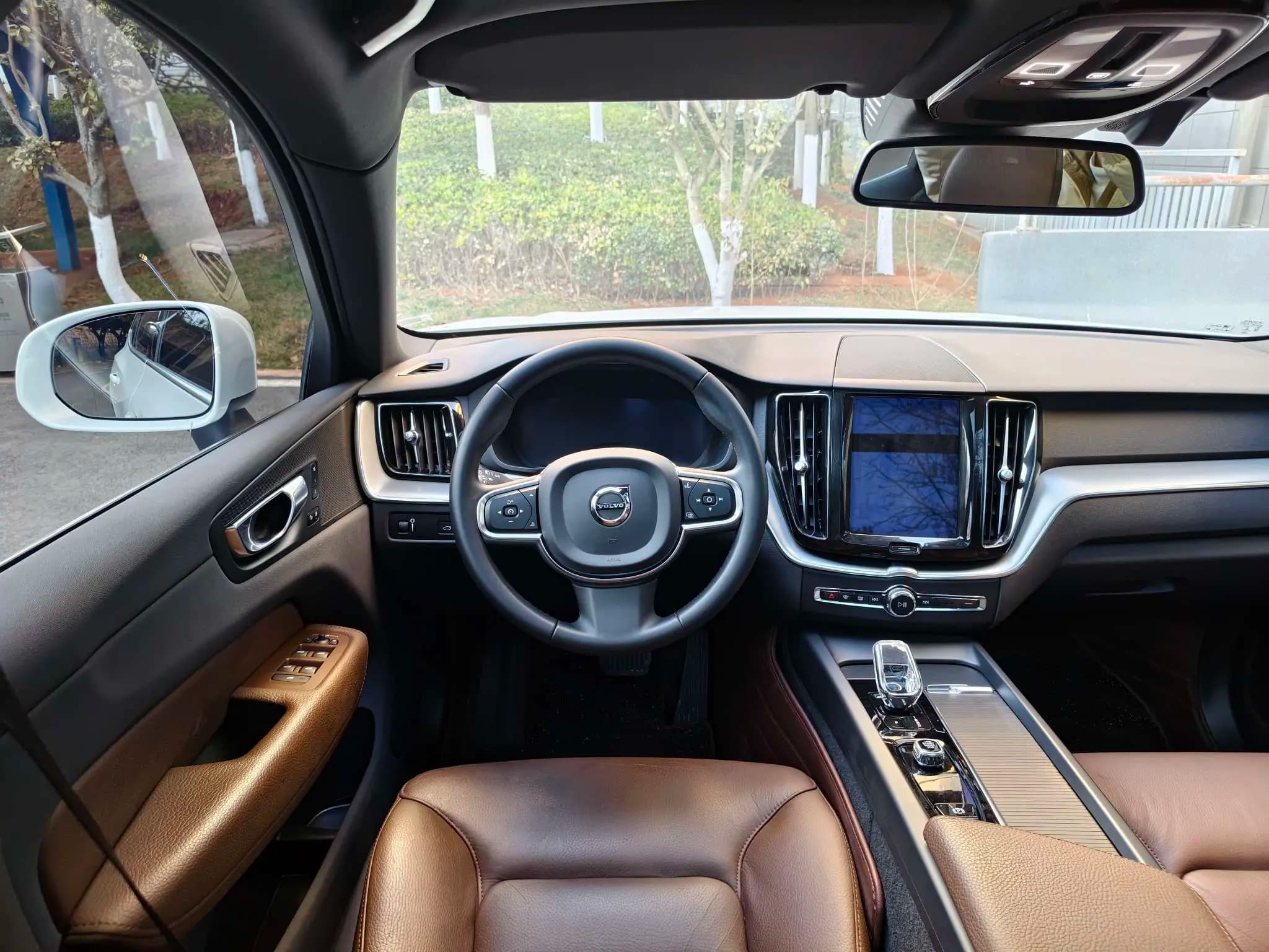 Volvo XC60 2022 г. 62007 км. — фото 18