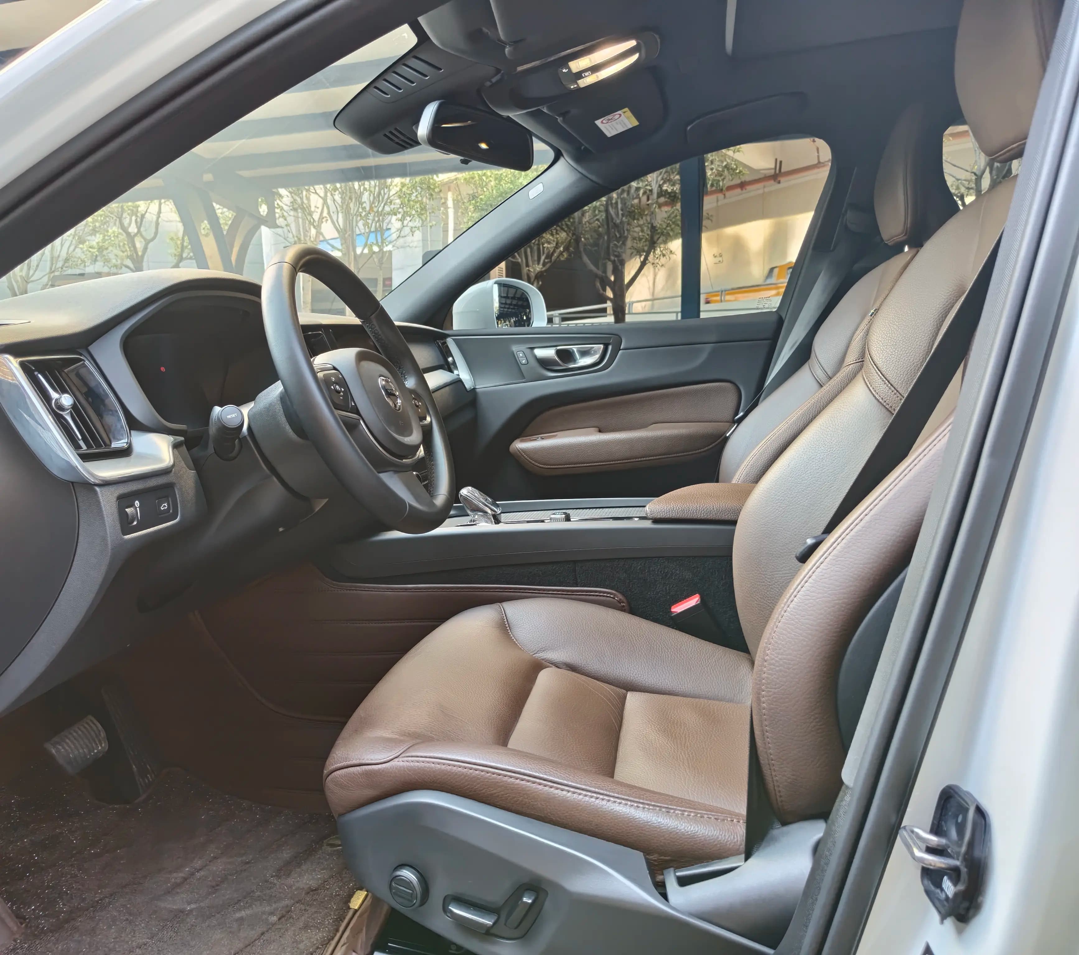 Volvo XC60 2022 г. 62007 км. — фото 19