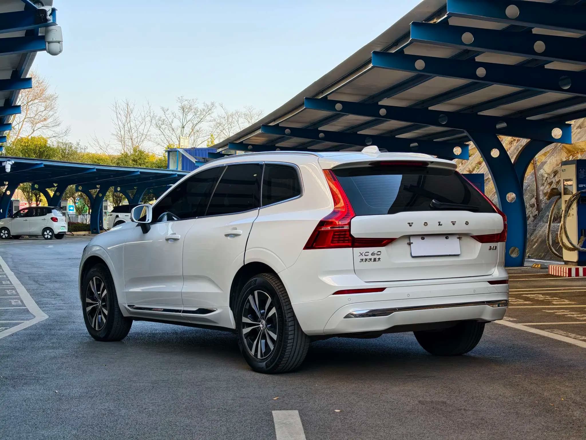 Volvo XC60 2022 г. 62007 км. — фото 5