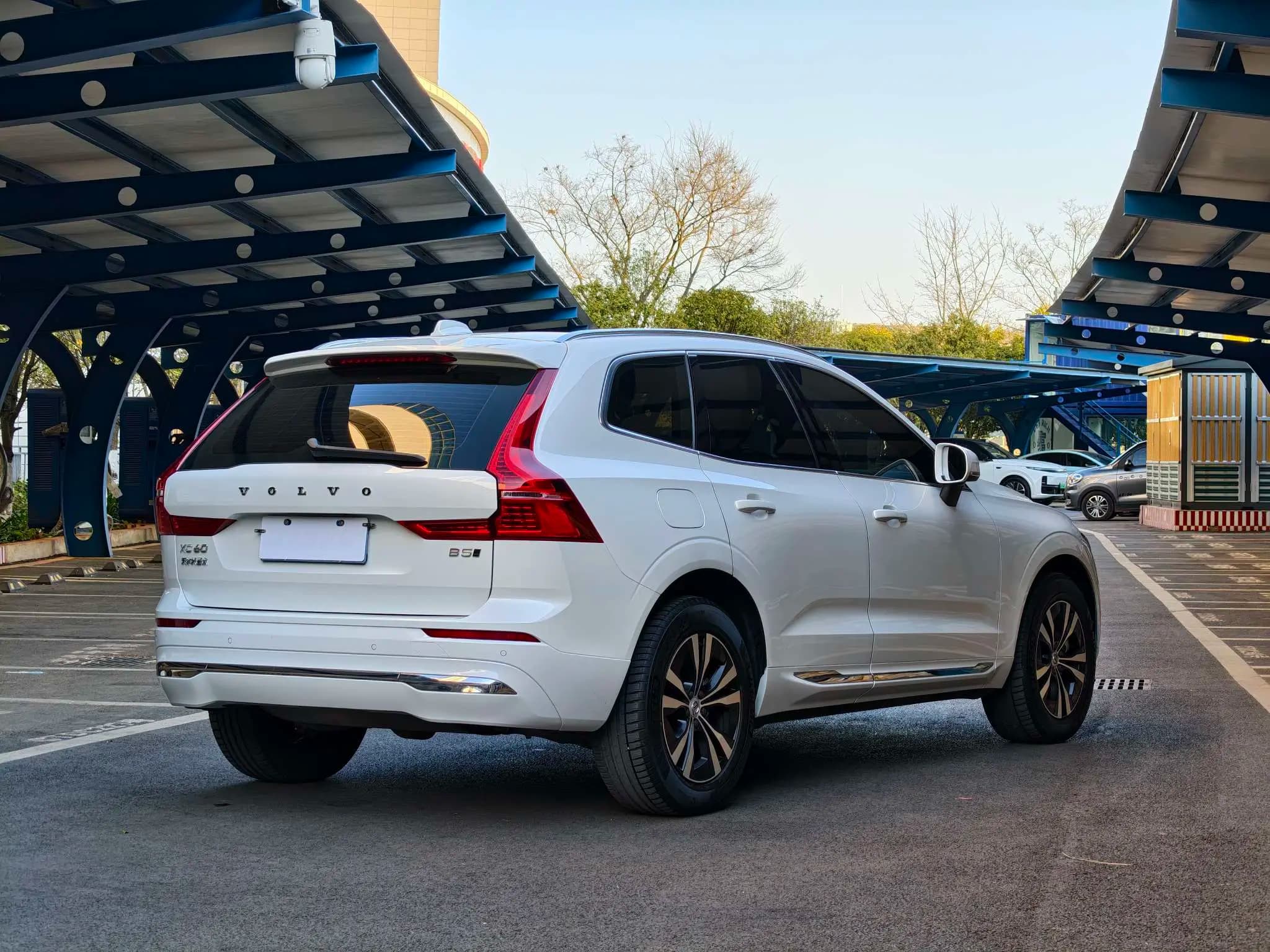 Volvo XC60 2022 г. 62007 км. — фото 6