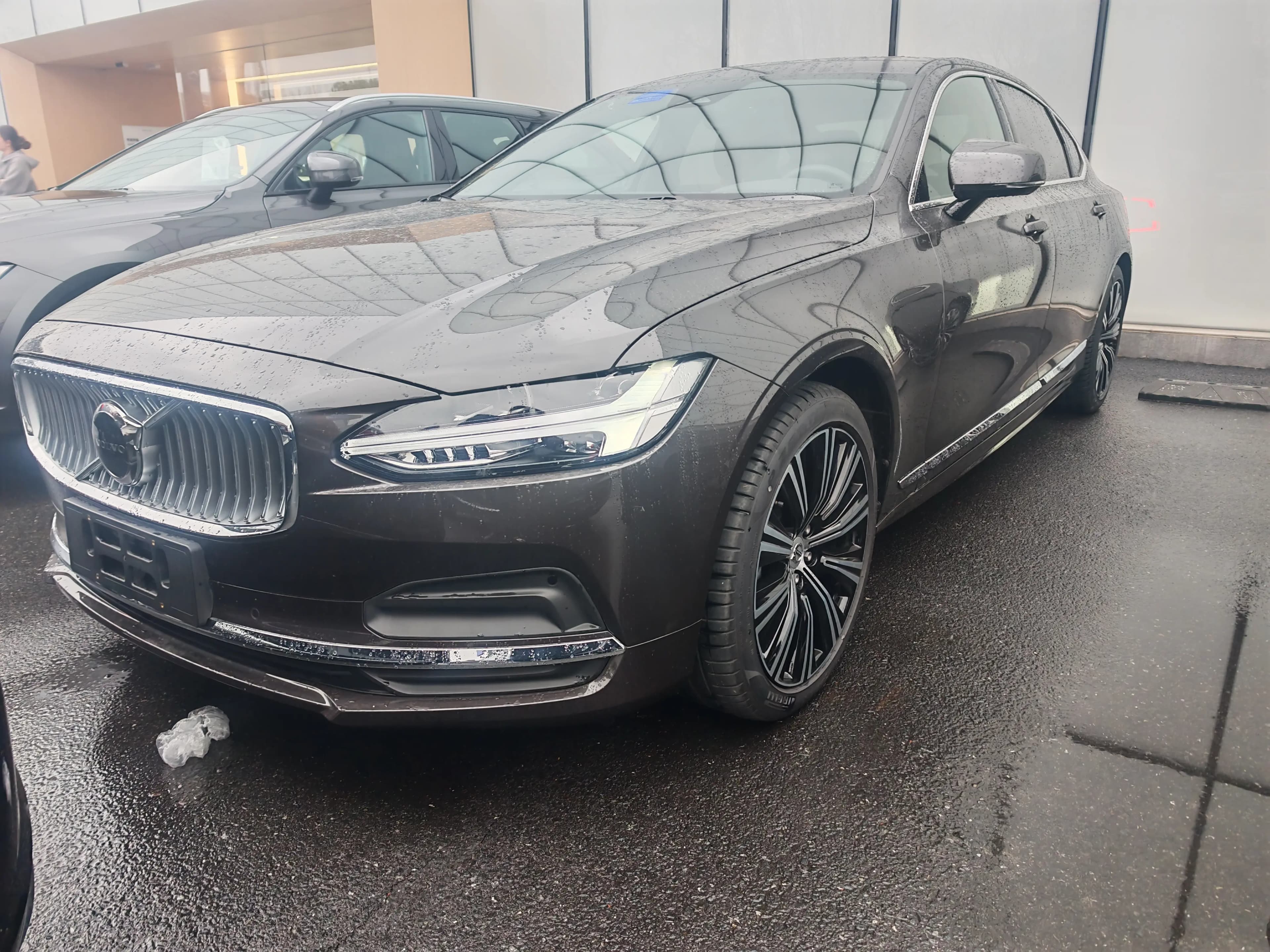 Volvo S90 2025 г. 7021 км.