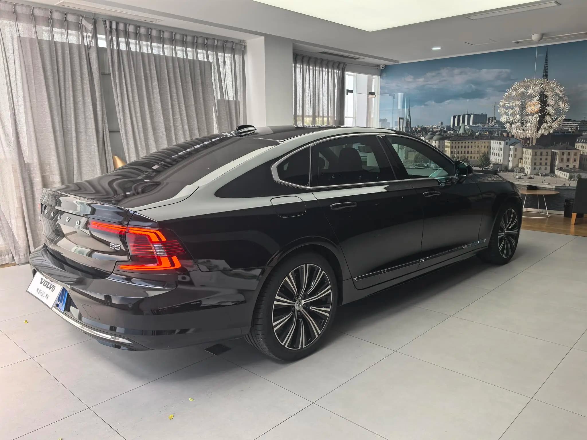 Volvo S90 2025 г. 5022 км. — фото 6