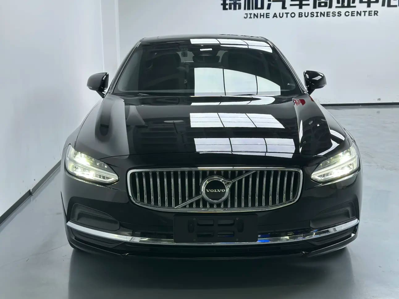 Volvo S90 2024 г. 37025 км. — фото 2
