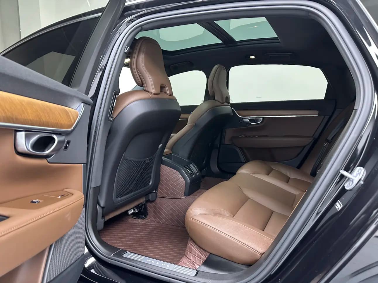 Volvo S90 2024 г. 37025 км. — фото 11