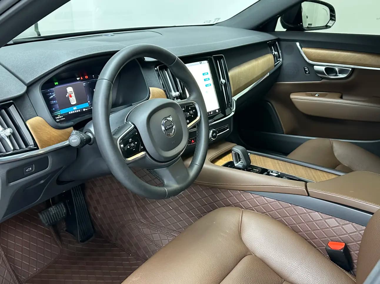 Volvo S90 2024 г. 37025 км. — фото 13