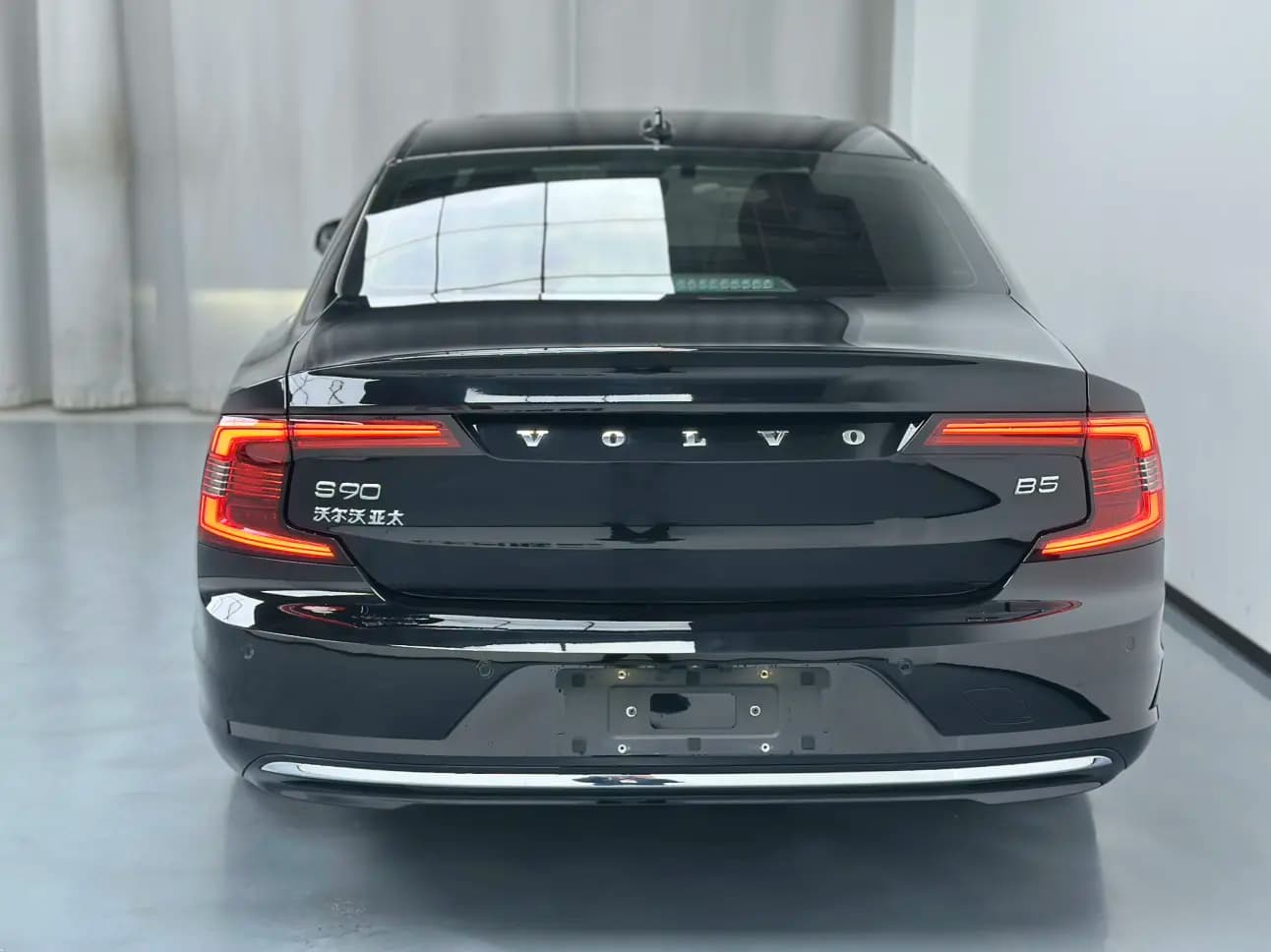 Volvo S90 2024 г. 37025 км. — фото 4