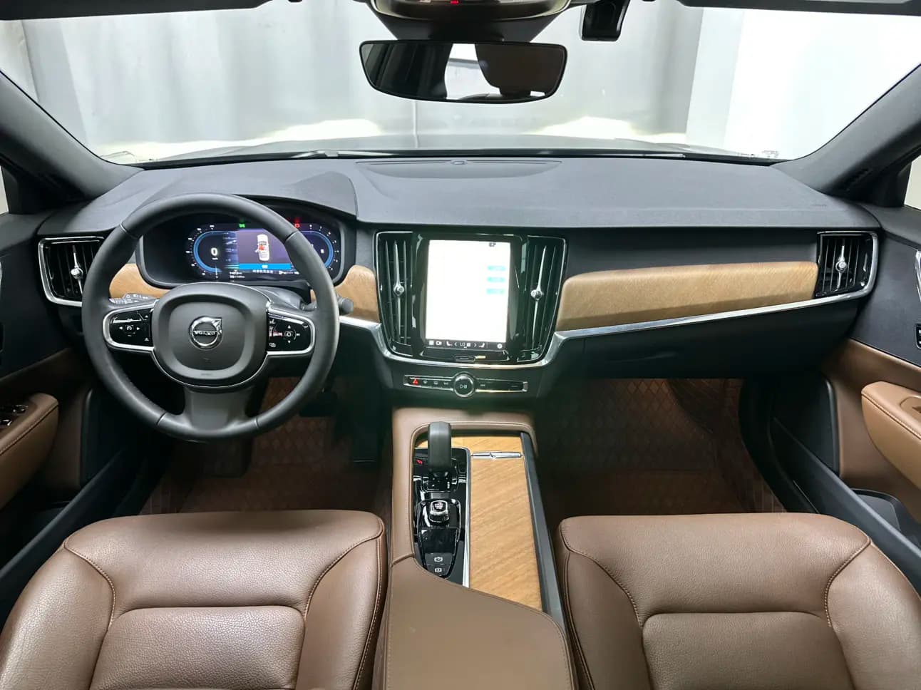 Volvo S90 2024 г. 37025 км. — фото 7