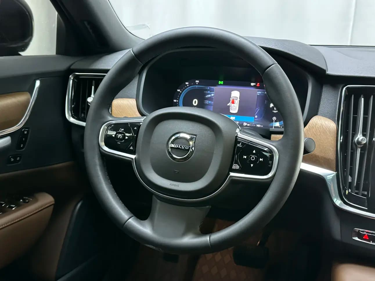 Volvo S90 2024 г. 37025 км. — фото 8