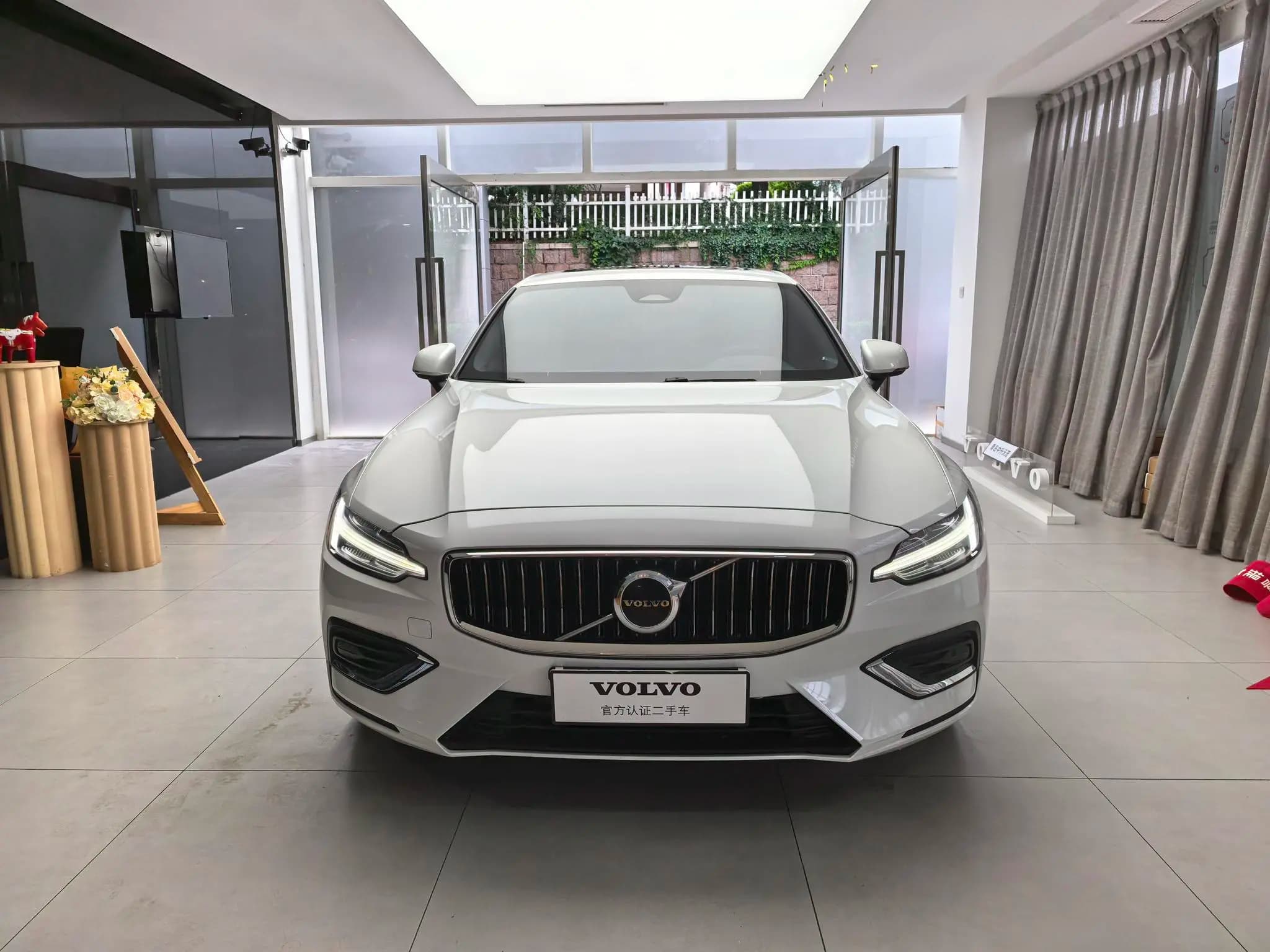 Volvo S60 2024 г. 33026 км. — фото 2