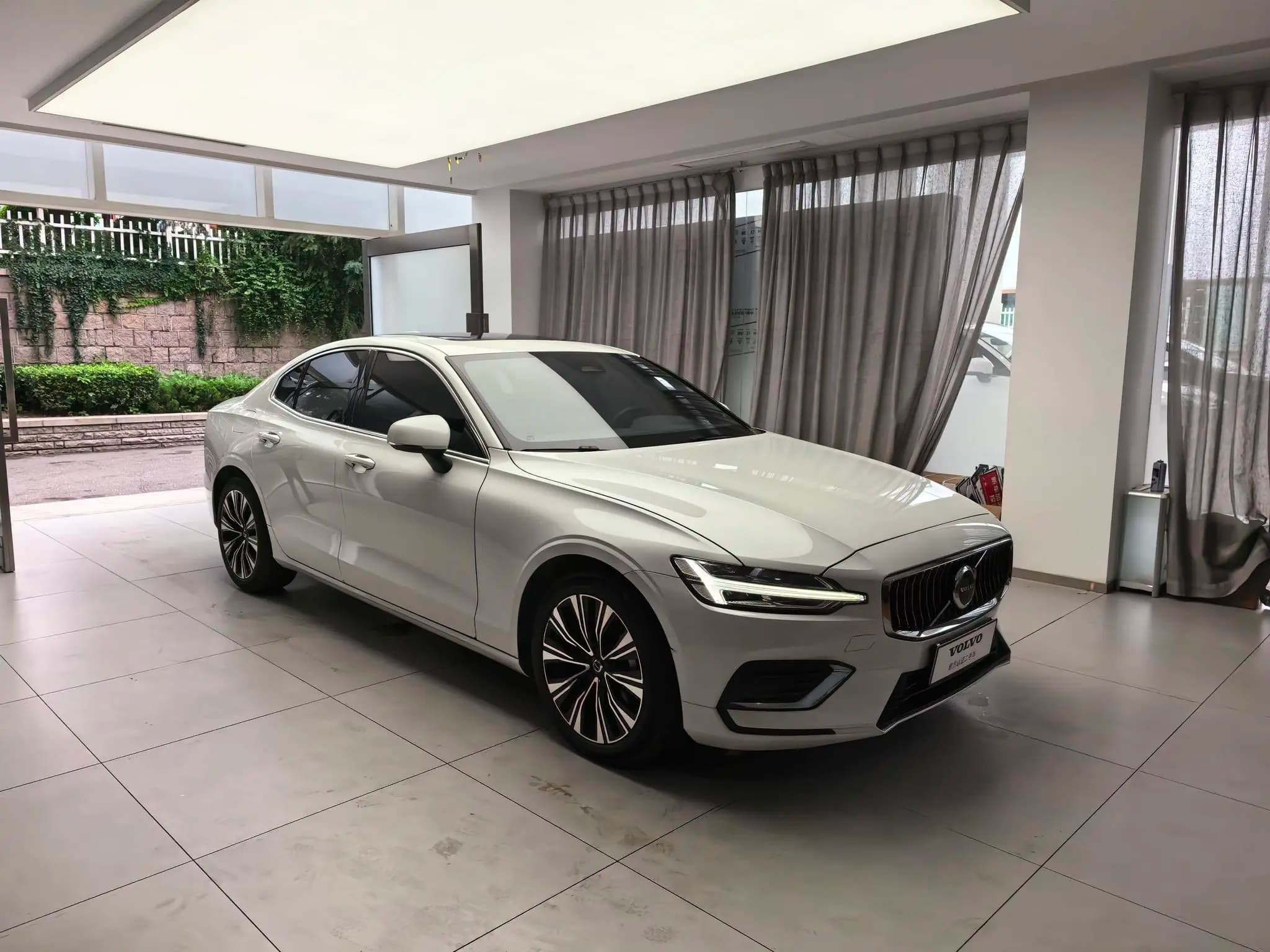Volvo S60 2024 г. 33026 км. — фото 3