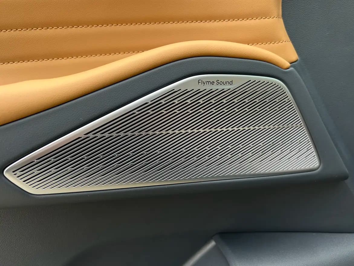 Geely Galaxy Starship 7 EM-i 2025 г. — фото 12