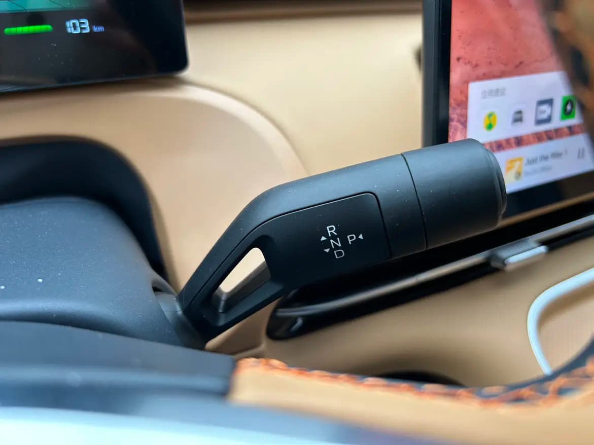 Geely Galaxy Starship 7 EM-i 2025 г. — фото 19