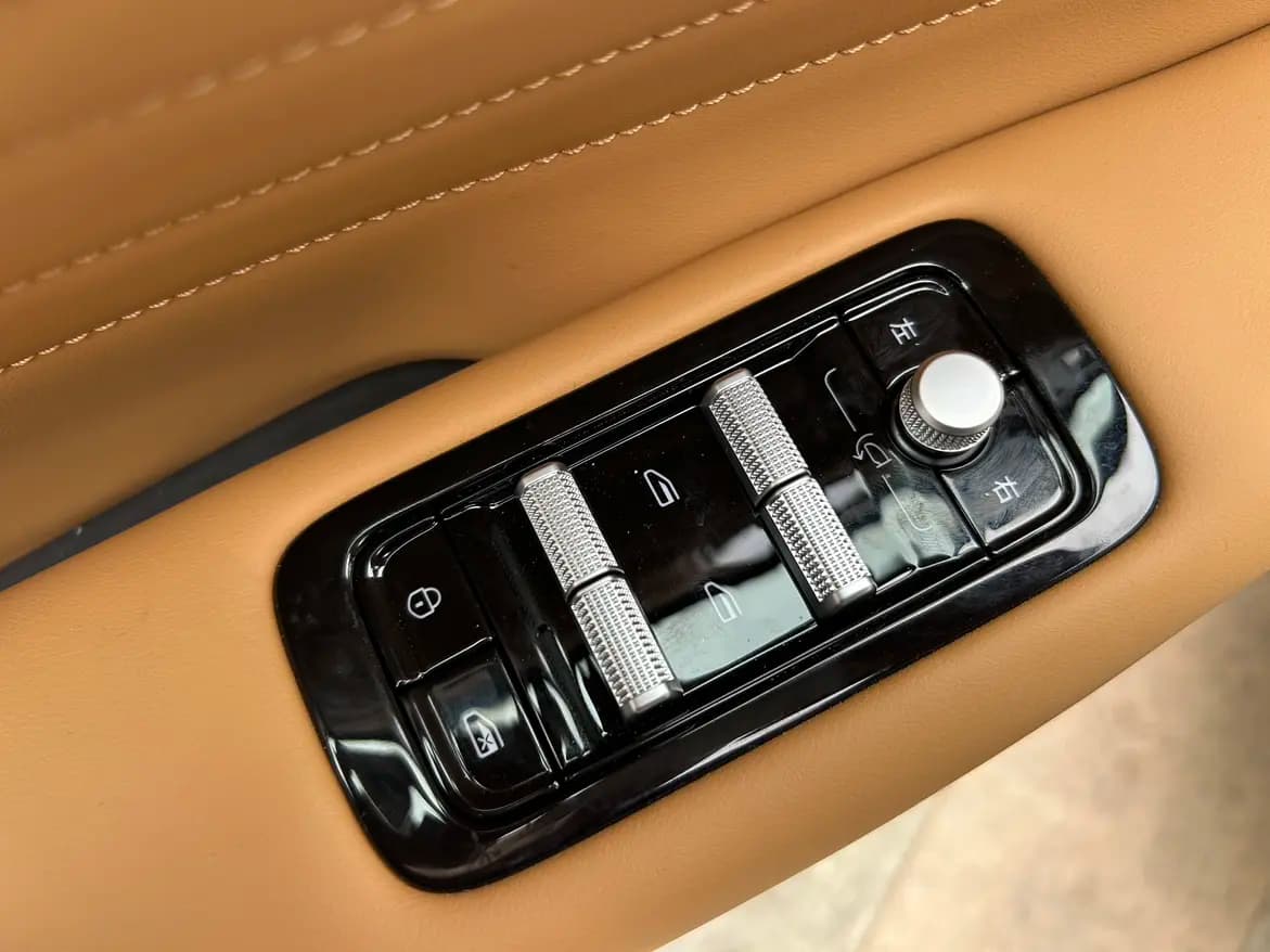 Geely Galaxy Starship 7 EM-i 2025 г. — фото 24