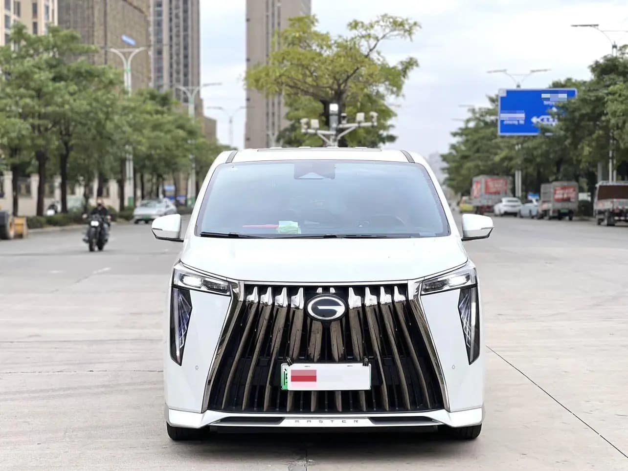 GAC Trumpchi E9 PHEV 2024 г. 12915 км. — фото 2