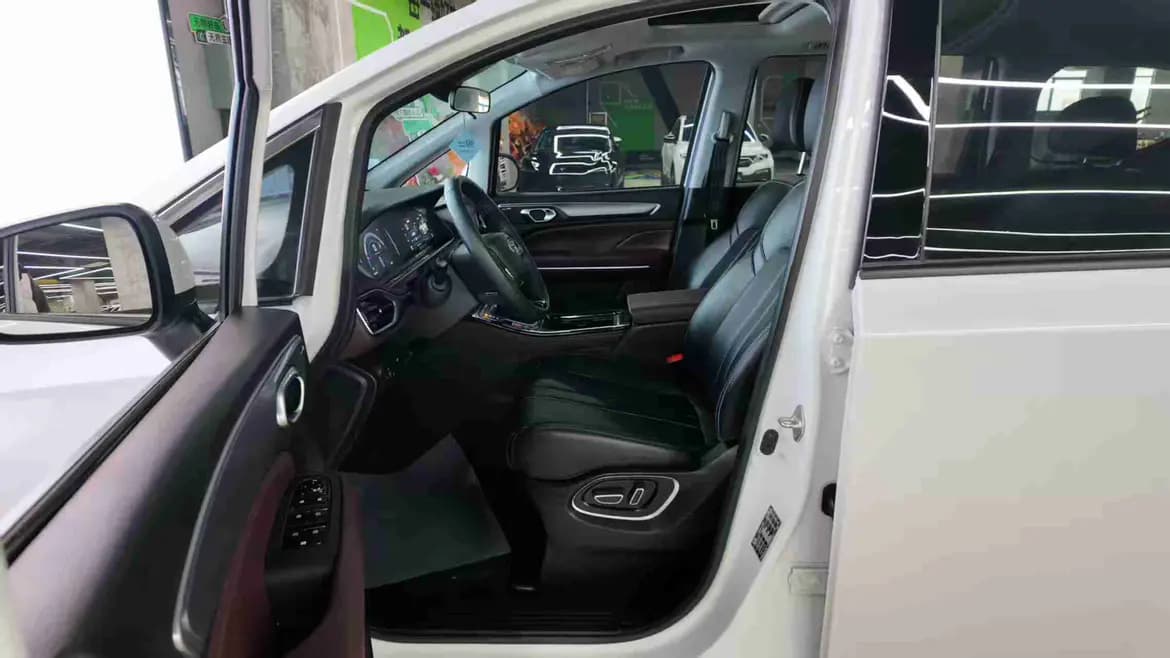 GAC Trumpchi M6 2023 г. 29420 км. — фото 9