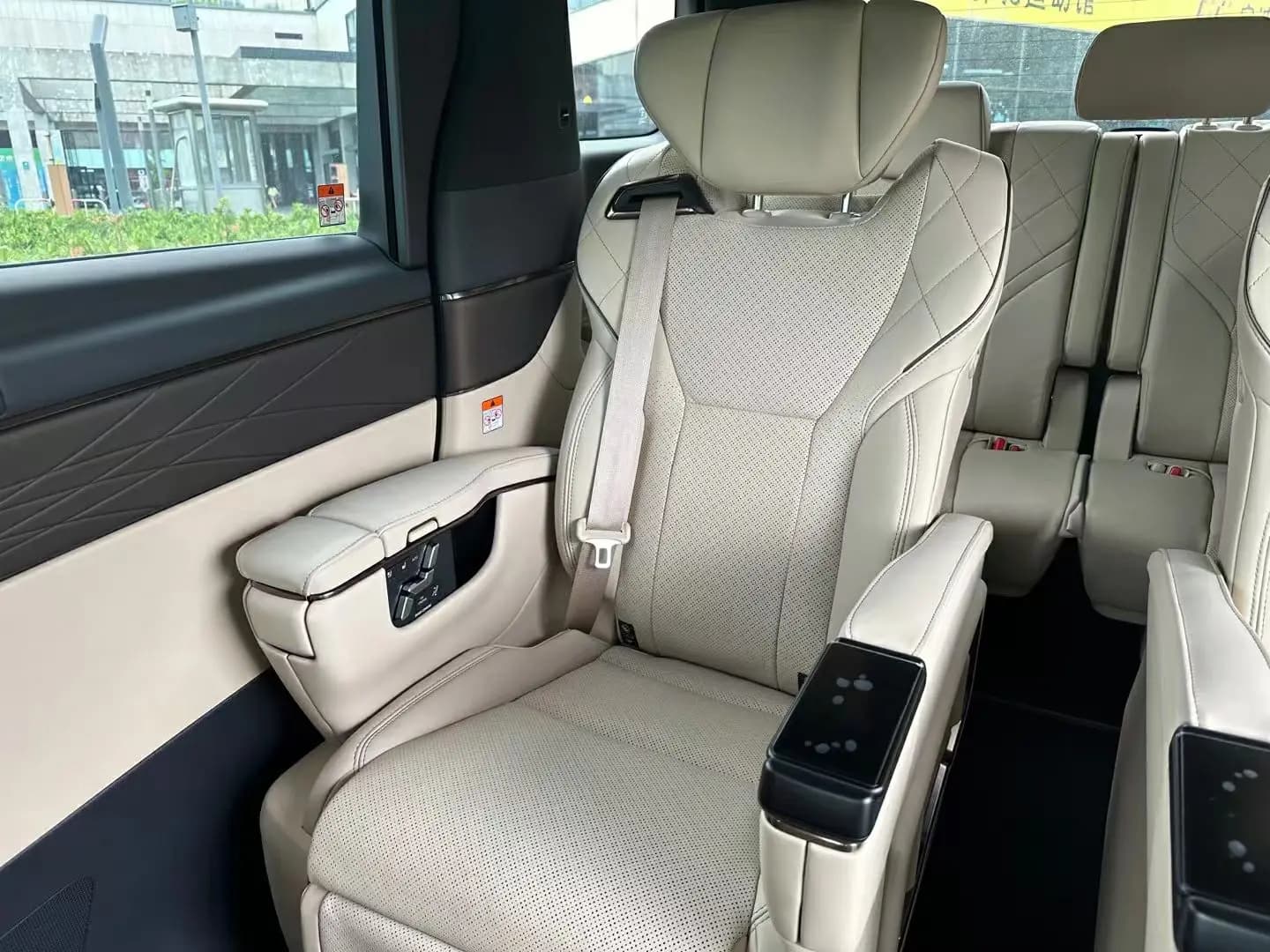 Toyota Alphard 2025 г. 1003 км. — фото 16