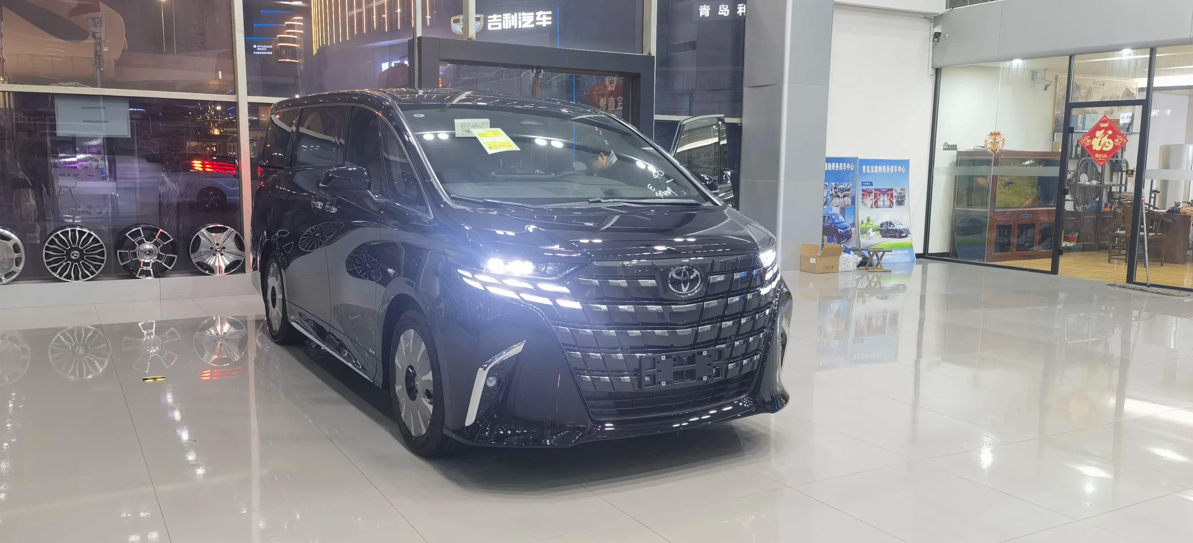 Toyota Alphard 2025 г. 1003 км. — фото 3